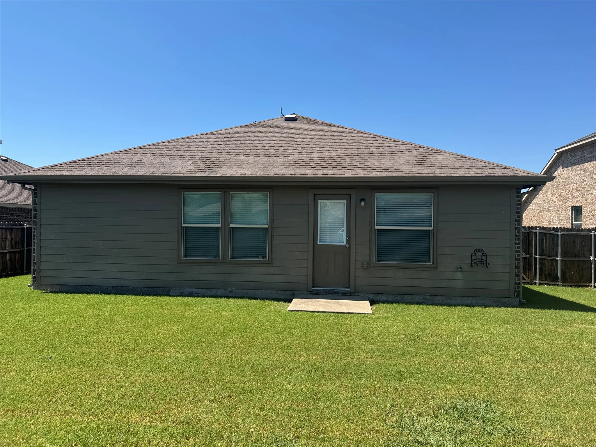 Single Family Residence For Rent in Collin County , 327 Elam Drive, Anna, Texas 75409, 4 Bedroom, 2 Bathroom, 2 Garage spaces, 1,712 Sqft, built in 2014, mls#21340923, Real Estate Agent in Anna, Homes For Rent in Collin county, Homes For Rent in Anna, Realtor in Anna Texas, Real Estate Brokerage Independent Realty Texas, Luminita Cordes Realtor