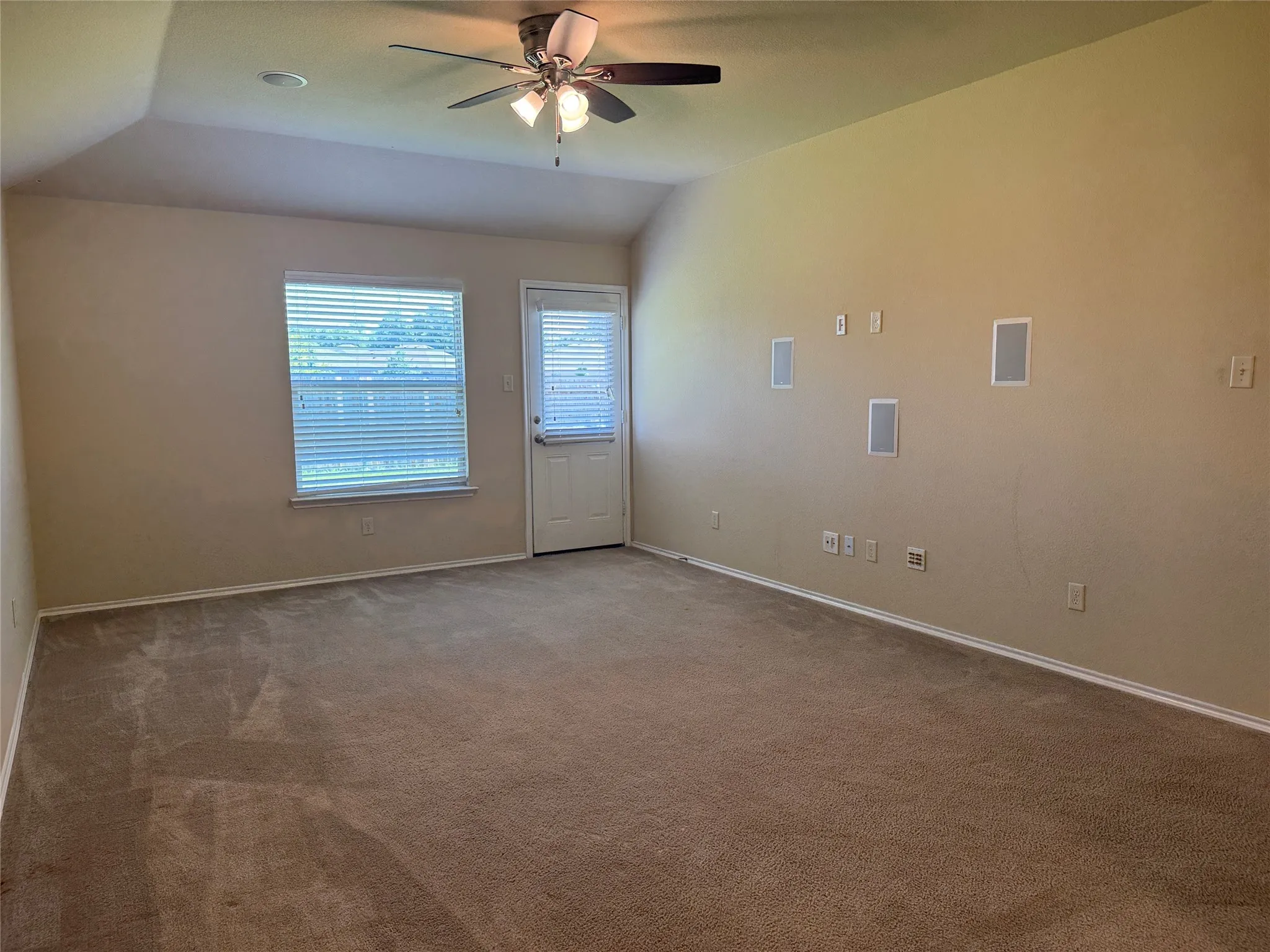 Single Family Residence For Rent in Collin County , 327 Elam Drive, Anna, Texas 75409, 4 Bedroom, 2 Bathroom, 2 Garage spaces, 1,712 Sqft, built in 2014, mls#21340923, Real Estate Agent in Anna, Homes For Rent in Collin county, Homes For Rent in Anna, Realtor in Anna Texas, Real Estate Brokerage Independent Realty Texas, Luminita Cordes Realtor