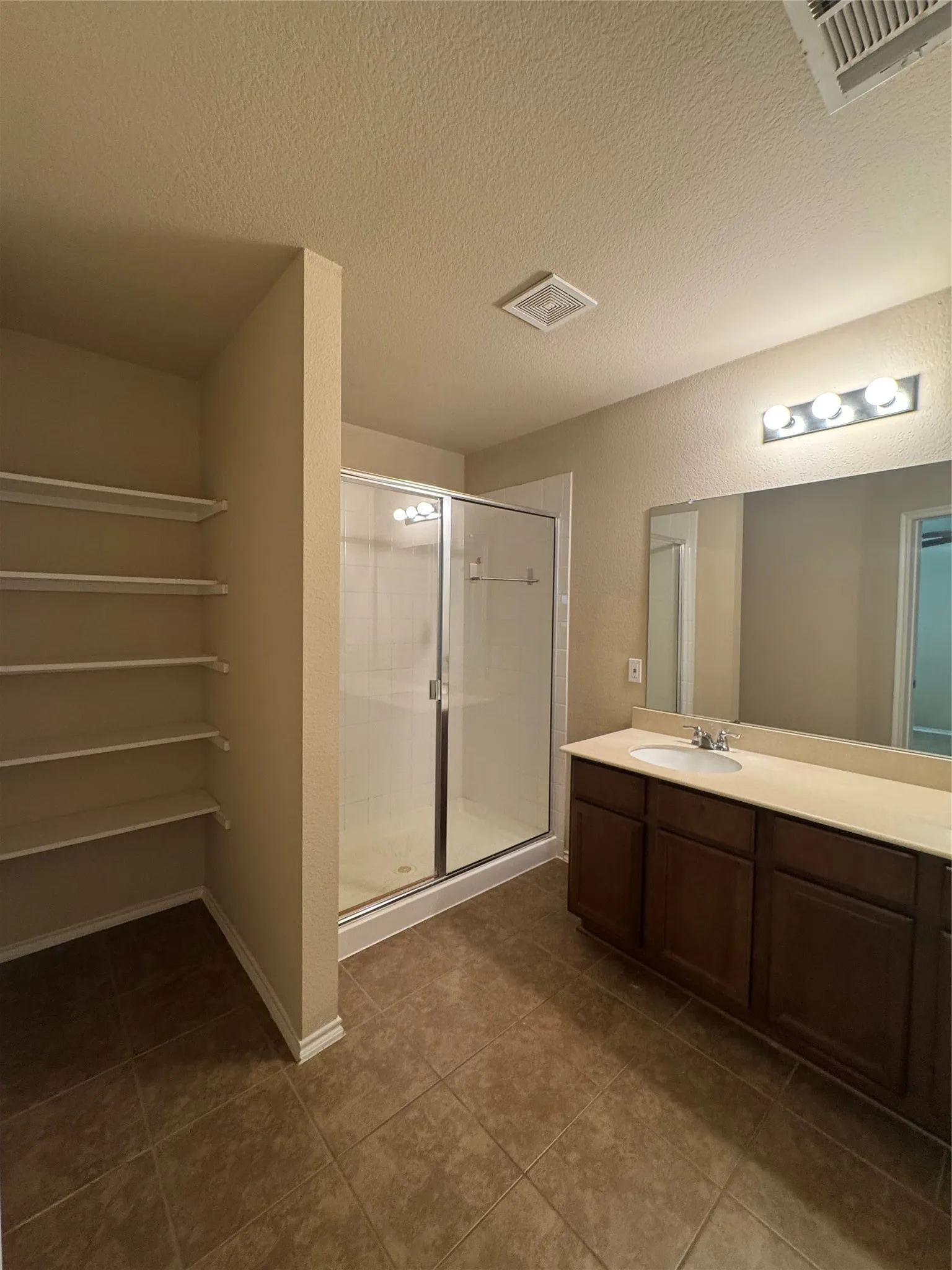 Single Family Residence For Rent in Collin County , 327 Elam Drive, Anna, Texas 75409, 4 Bedroom, 2 Bathroom, 2 Garage spaces, 1,712 Sqft, built in 2014, mls#21340923, Real Estate Agent in Anna, Homes For Rent in Collin county, Homes For Rent in Anna, Realtor in Anna Texas, Real Estate Brokerage Independent Realty Texas, Luminita Cordes Realtor