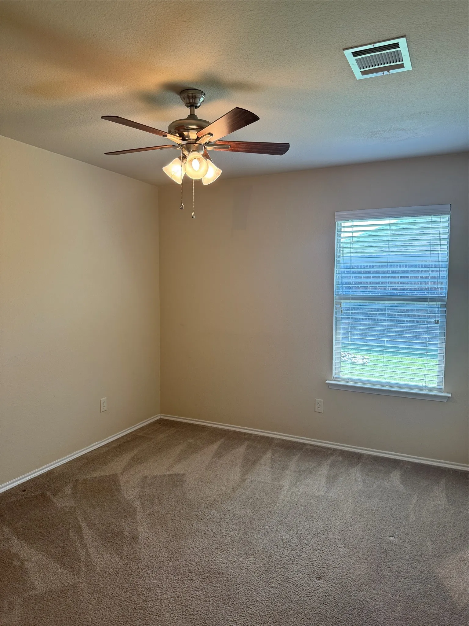 Single Family Residence For Rent in Collin County , 327 Elam Drive, Anna, Texas 75409, 4 Bedroom, 2 Bathroom, 2 Garage spaces, 1,712 Sqft, built in 2014, mls#21340923, Real Estate Agent in Anna, Homes For Rent in Collin county, Homes For Rent in Anna, Realtor in Anna Texas, Real Estate Brokerage Independent Realty Texas, Luminita Cordes Realtor