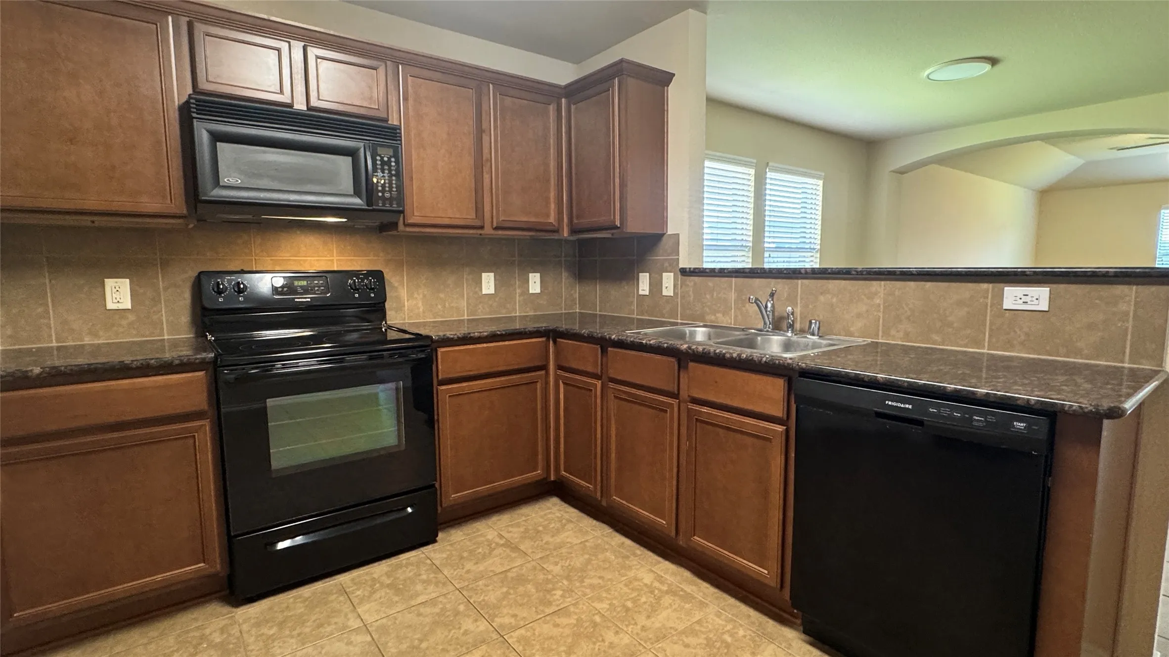 Single Family Residence For Rent in Collin County , 327 Elam Drive, Anna, Texas 75409, 4 Bedroom, 2 Bathroom, 2 Garage spaces, 1,712 Sqft, built in 2014, mls#21340923, Real Estate Agent in Anna, Homes For Rent in Collin county, Homes For Rent in Anna, Realtor in Anna Texas, Real Estate Brokerage Independent Realty Texas, Luminita Cordes Realtor