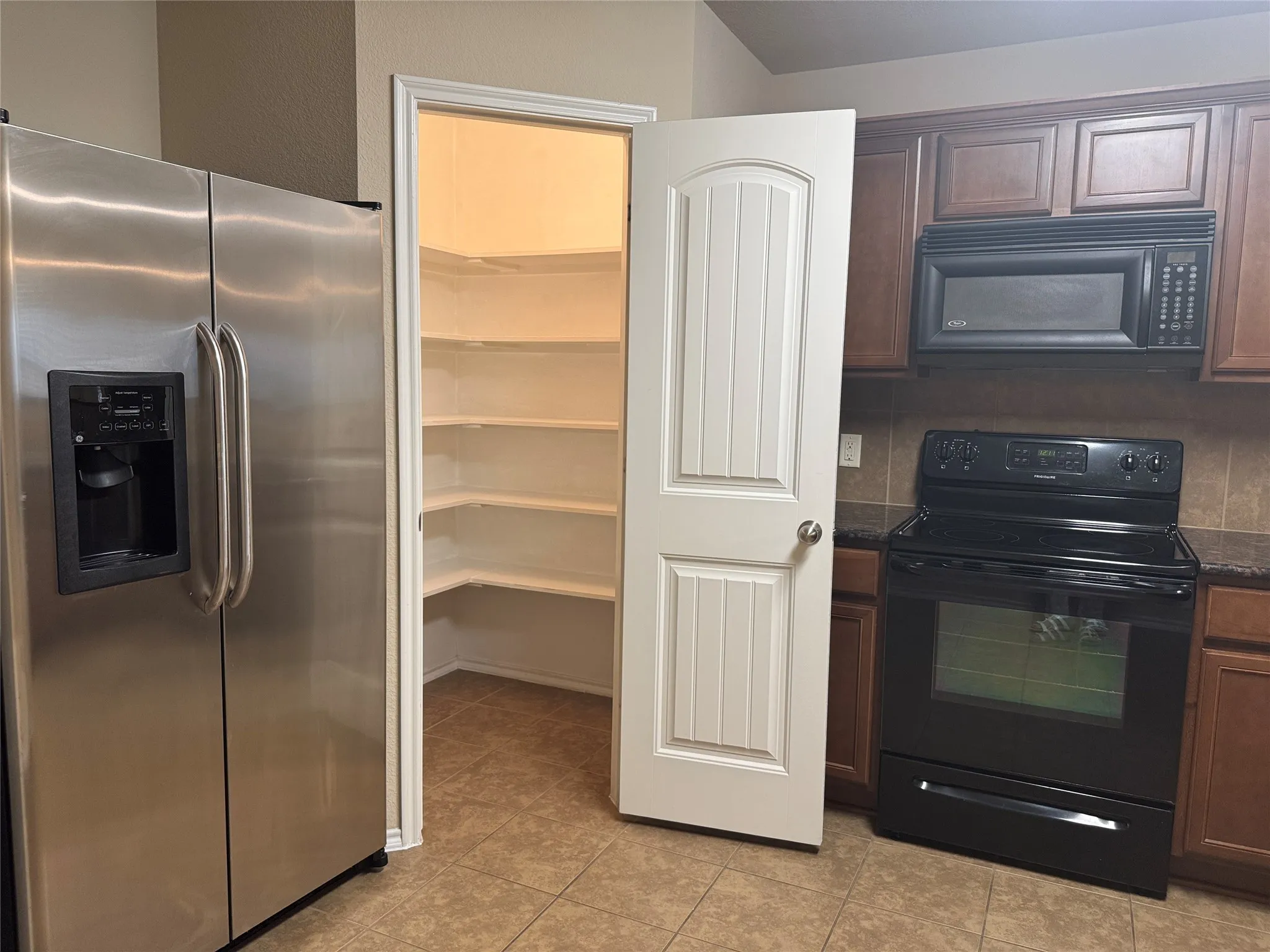 Single Family Residence For Rent in Collin County , 327 Elam Drive, Anna, Texas 75409, 4 Bedroom, 2 Bathroom, 2 Garage spaces, 1,712 Sqft, built in 2014, mls#21340923, Real Estate Agent in Anna, Homes For Rent in Collin county, Homes For Rent in Anna, Realtor in Anna Texas, Real Estate Brokerage Independent Realty Texas, Luminita Cordes Realtor