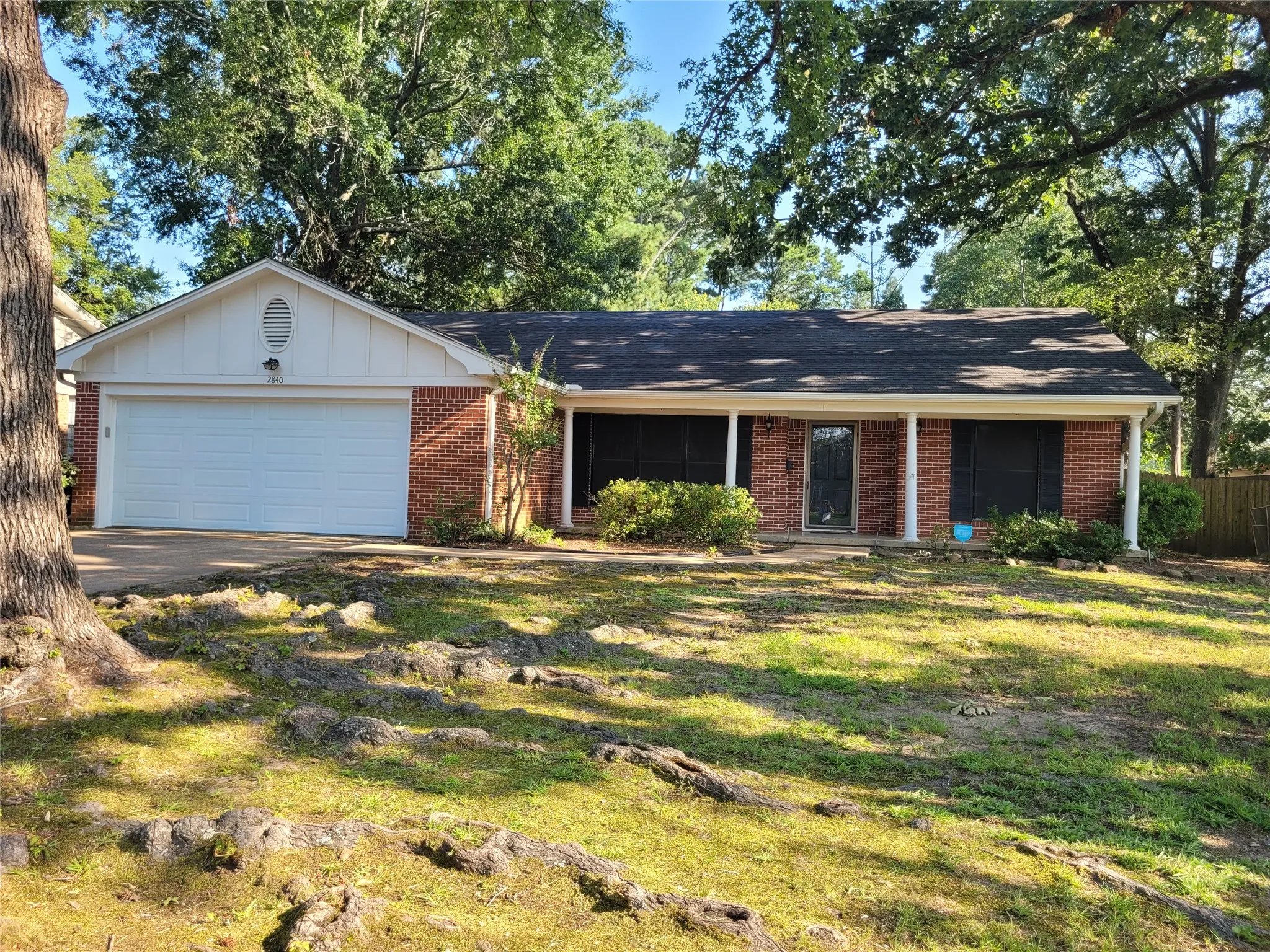 Single Family Residence For Sale in Lamar County , 2840 HUBBARD, Paris, Texas 75460, 3 Bedroom, 2 Bathroom, 2 Garage spaces, 2,225 Sqft, built in 1965, mls#21340341, Real Estate Agent in Paris, Homes For Sale in Lamar county, Homes For Sale in Paris, Realtor in Paris Texas, Real Estate Brokerage Independent Realty Texas, Luminita Cordes Realtor