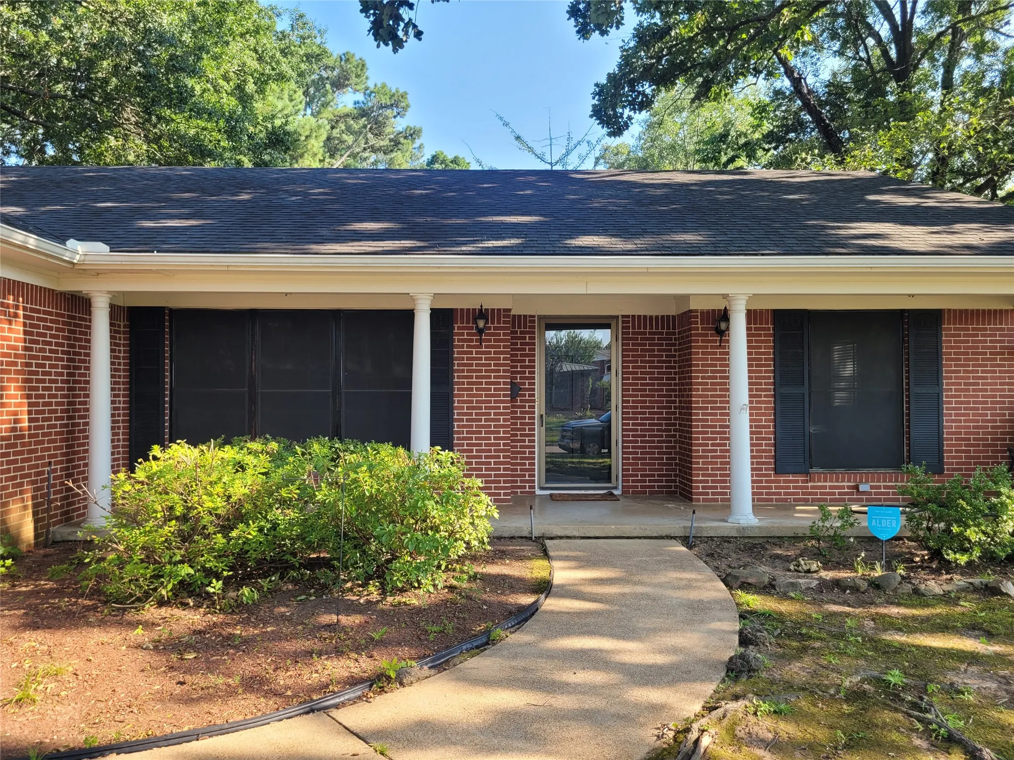Single Family Residence For Sale in Lamar County , 2840 HUBBARD, Paris, Texas 75460, 3 Bedroom, 2 Bathroom, 2 Garage spaces, 2,225 Sqft, built in 1965, mls#21340341, Real Estate Agent in Paris, Homes For Sale in Lamar county, Homes For Sale in Paris, Realtor in Paris Texas, Real Estate Brokerage Independent Realty Texas, Luminita Cordes Realtor