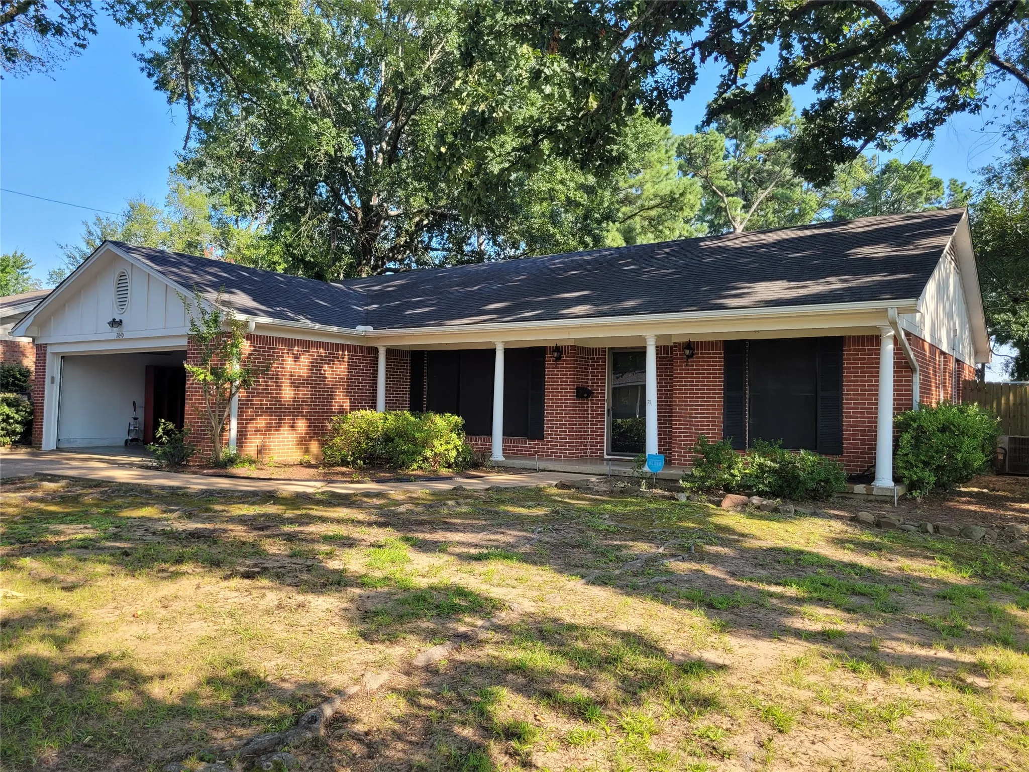Single Family Residence For Sale in Lamar County , 2840 HUBBARD, Paris, Texas 75460, 3 Bedroom, 2 Bathroom, 2 Garage spaces, 2,225 Sqft, built in 1965, mls#21340341, Real Estate Agent in Paris, Homes For Sale in Lamar county, Homes For Sale in Paris, Realtor in Paris Texas, Real Estate Brokerage Independent Realty Texas, Luminita Cordes Realtor