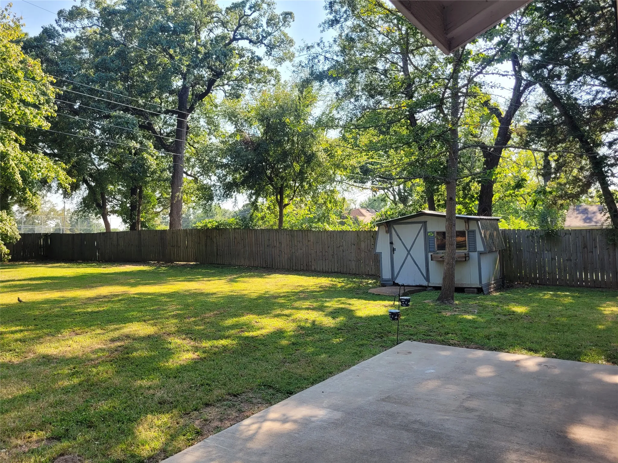 Single Family Residence For Sale in Lamar County , 2840 HUBBARD, Paris, Texas 75460, 3 Bedroom, 2 Bathroom, 2 Garage spaces, 2,225 Sqft, built in 1965, mls#21340341, Real Estate Agent in Paris, Homes For Sale in Lamar county, Homes For Sale in Paris, Realtor in Paris Texas, Real Estate Brokerage Independent Realty Texas, Luminita Cordes Realtor