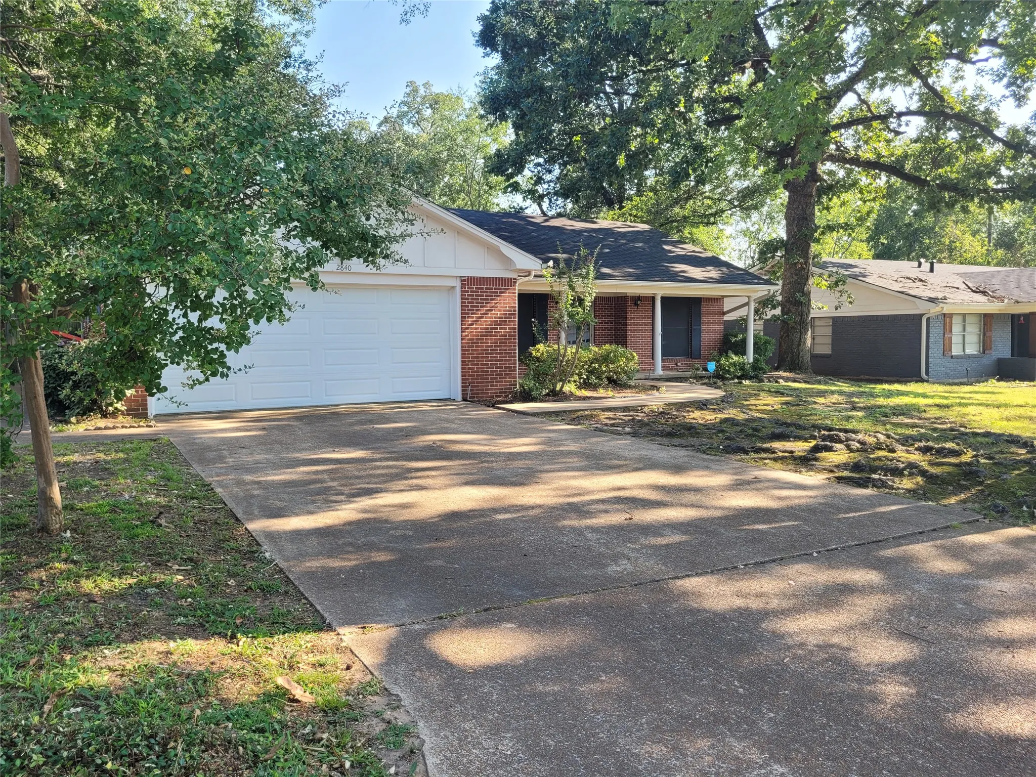 Single Family Residence For Sale in Lamar County , 2840 HUBBARD, Paris, Texas 75460, 3 Bedroom, 2 Bathroom, 2 Garage spaces, 2,225 Sqft, built in 1965, mls#21340341, Real Estate Agent in Paris, Homes For Sale in Lamar county, Homes For Sale in Paris, Realtor in Paris Texas, Real Estate Brokerage Independent Realty Texas, Luminita Cordes Realtor