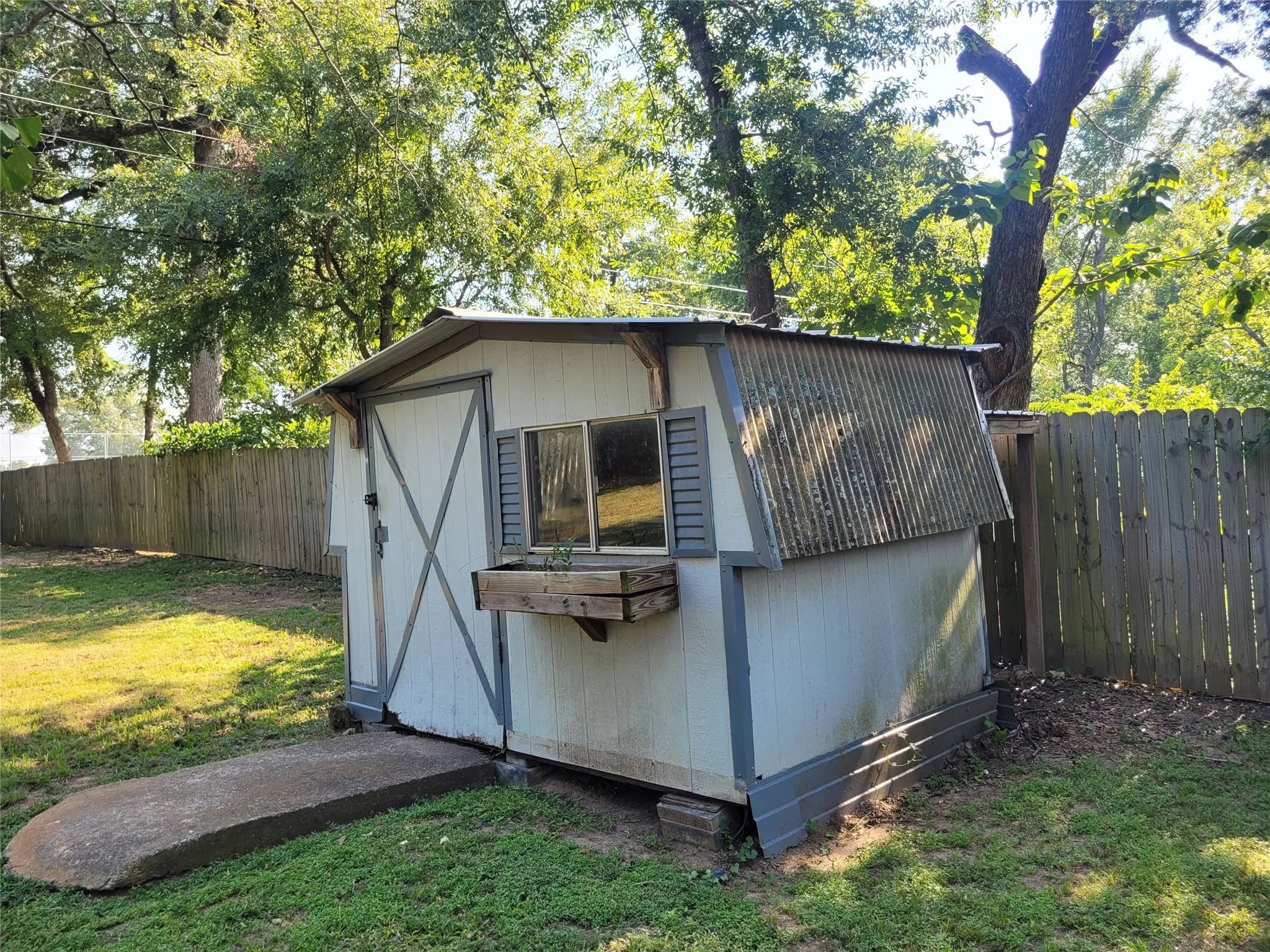 Single Family Residence For Sale in Lamar County , 2840 HUBBARD, Paris, Texas 75460, 3 Bedroom, 2 Bathroom, 2 Garage spaces, 2,225 Sqft, built in 1965, mls#21340341, Real Estate Agent in Paris, Homes For Sale in Lamar county, Homes For Sale in Paris, Realtor in Paris Texas, Real Estate Brokerage Independent Realty Texas, Luminita Cordes Realtor