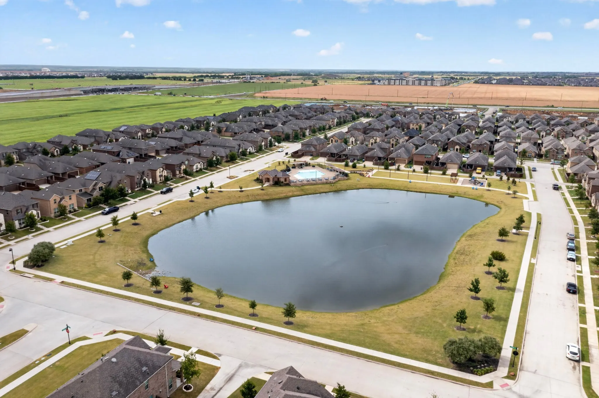 Single Family Residence For Sale in Collin County , 1635 Sweetwater Way, Celina, Texas 75009, 2 Bedroom, 2 Bathroom, 2 Garage spaces, 1,865 Sqft, built in 2020, mls#21340262, Real Estate Agent in Celina, Homes For Sale in Collin county, Homes For Sale in Celina, Realtor in Celina Texas, Real Estate Brokerage Independent Realty Texas, Luminita Cordes Realtor