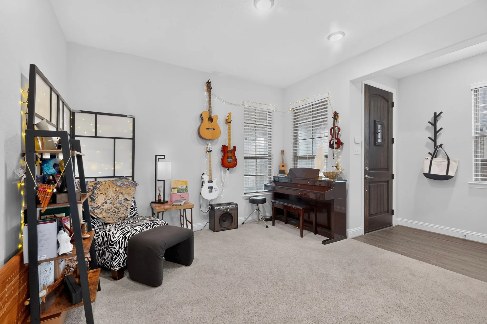 Den/Extra Living Space, Could be used as an office
