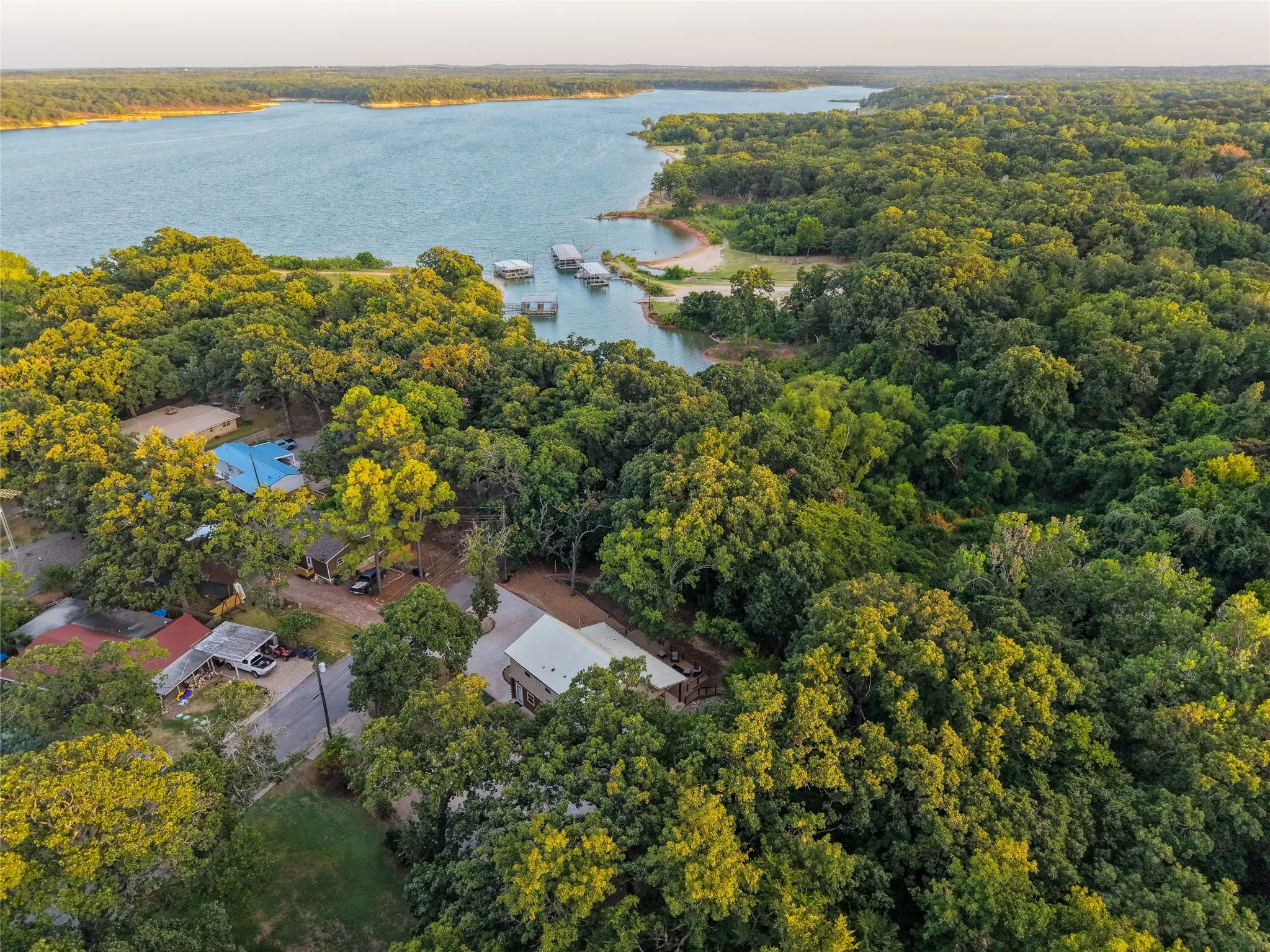 Single Family Residence For Sale in Grayson County , 227 Shoreline Road, Pottsboro, Texas 75076, 3 Bedroom, 2 Bathroom, Garage spaces, 1,726 Sqft, built in 2020, mls#21340758, Real Estate Agent in Pottsboro, Homes For Sale in Grayson county, Homes For Sale in Pottsboro, Realtor in Pottsboro Texas, Real Estate Brokerage Independent Realty Texas, Luminita Cordes Realtor