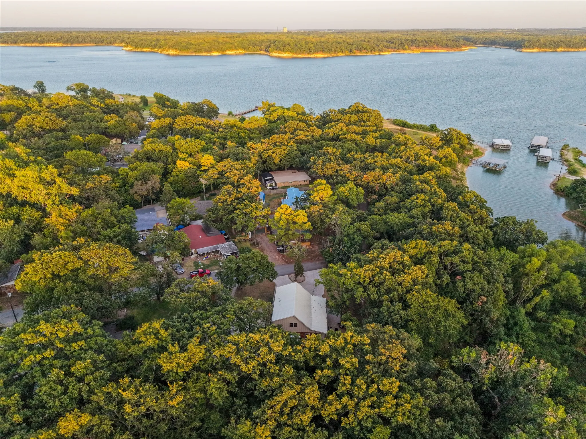 Single Family Residence For Sale in Grayson County , 227 Shoreline Road, Pottsboro, Texas 75076, 3 Bedroom, 2 Bathroom, Garage spaces, 1,726 Sqft, built in 2020, mls#21340758, Real Estate Agent in Pottsboro, Homes For Sale in Grayson county, Homes For Sale in Pottsboro, Realtor in Pottsboro Texas, Real Estate Brokerage Independent Realty Texas, Luminita Cordes Realtor