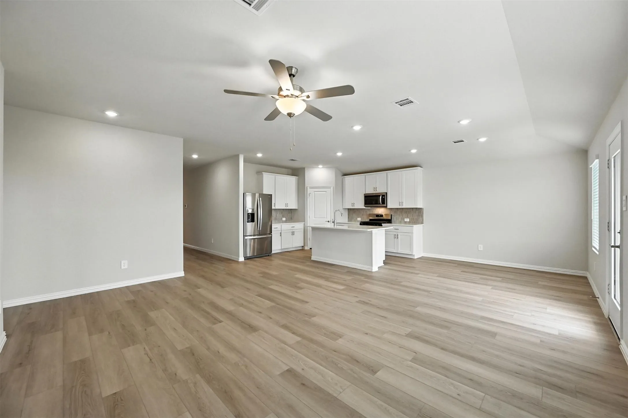 Single Family Residence For Rent in Tarrant County , 6629 Coyote Valley Trail, Fort Worth, Texas 76036, 3 Bedroom, 2 Bathroom, 2 Garage spaces, 1,659 Sqft, built in 2025, mls#21340934, Real Estate Agent in Fort Worth, Homes For Rent in Tarrant county, Homes For Rent in Fort Worth, Realtor in Fort Worth Texas, Real Estate Brokerage Independent Realty Texas, Luminita Cordes Realtor