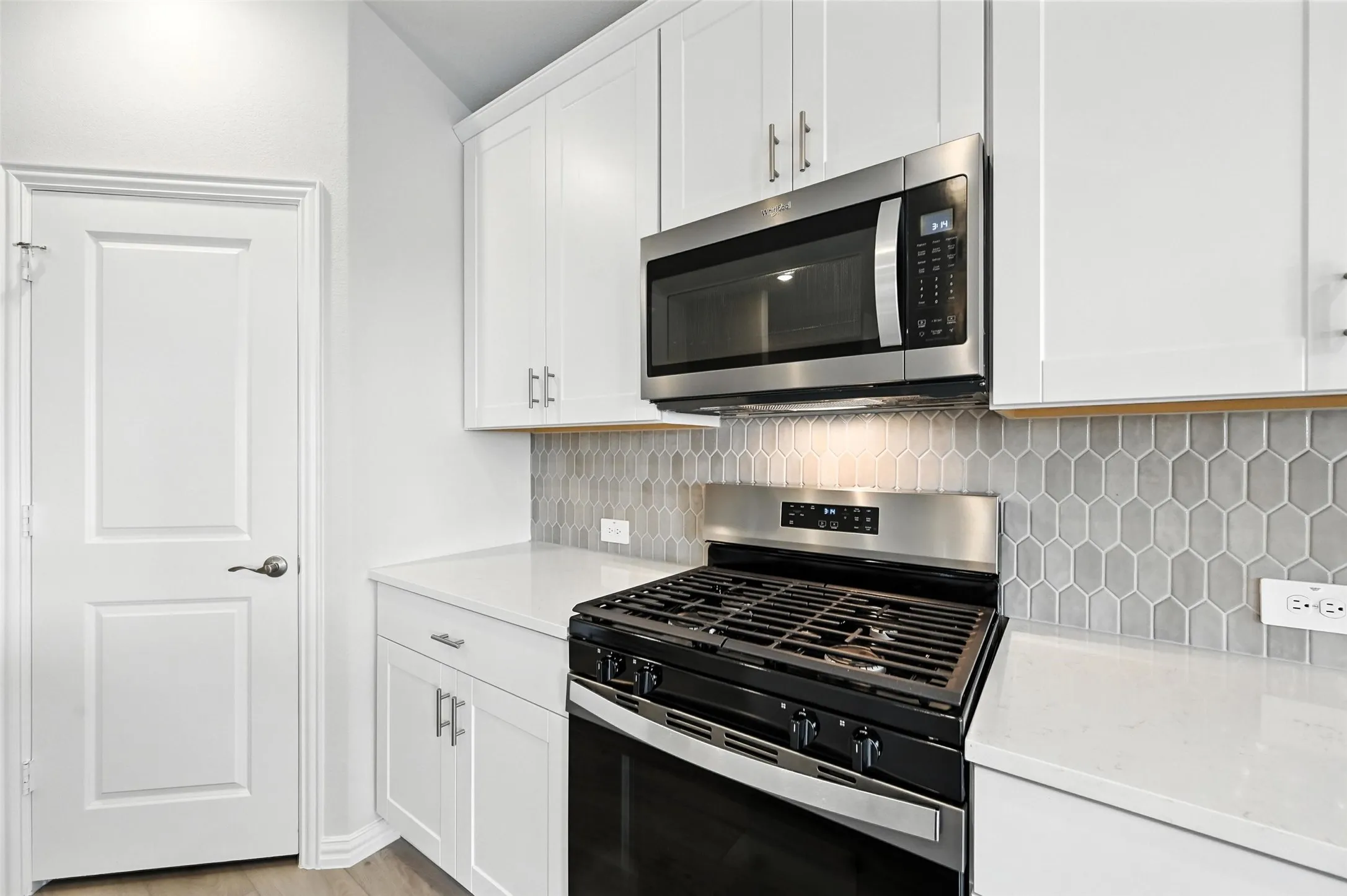 Single Family Residence For Rent in Tarrant County , 6629 Coyote Valley Trail, Fort Worth, Texas 76036, 3 Bedroom, 2 Bathroom, 2 Garage spaces, 1,659 Sqft, built in 2025, mls#21340934, Real Estate Agent in Fort Worth, Homes For Rent in Tarrant county, Homes For Rent in Fort Worth, Realtor in Fort Worth Texas, Real Estate Brokerage Independent Realty Texas, Luminita Cordes Realtor