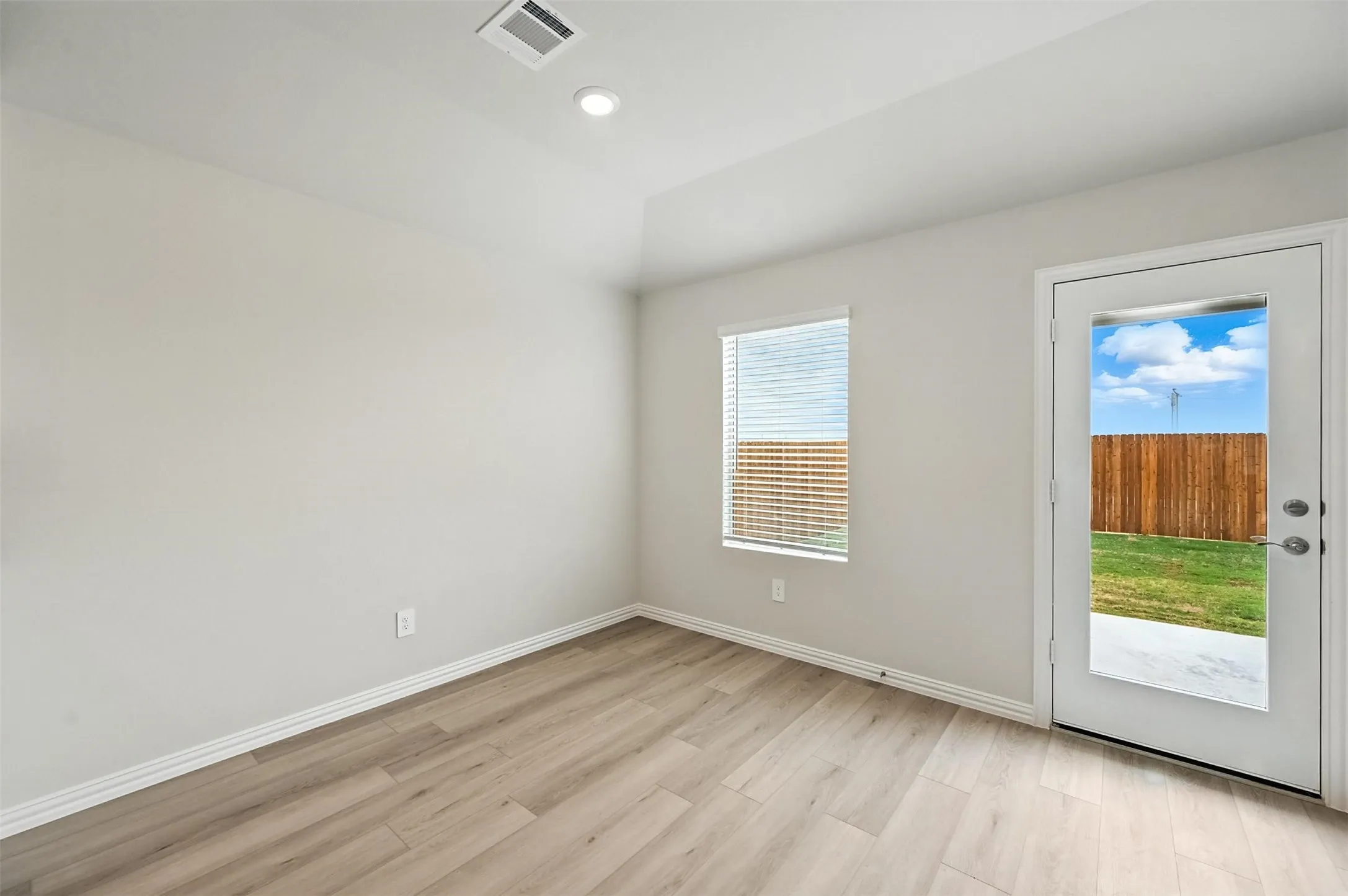Single Family Residence For Rent in Tarrant County , 6629 Coyote Valley Trail, Fort Worth, Texas 76036, 3 Bedroom, 2 Bathroom, 2 Garage spaces, 1,659 Sqft, built in 2025, mls#21340934, Real Estate Agent in Fort Worth, Homes For Rent in Tarrant county, Homes For Rent in Fort Worth, Realtor in Fort Worth Texas, Real Estate Brokerage Independent Realty Texas, Luminita Cordes Realtor