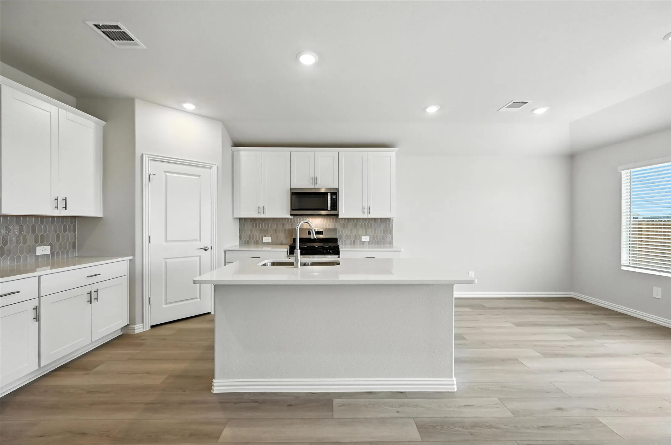 Single Family Residence For Rent in Tarrant County , 6629 Coyote Valley Trail, Fort Worth, Texas 76036, 3 Bedroom, 2 Bathroom, 2 Garage spaces, 1,659 Sqft, built in 2025, mls#21340934, Real Estate Agent in Fort Worth, Homes For Rent in Tarrant county, Homes For Rent in Fort Worth, Realtor in Fort Worth Texas, Real Estate Brokerage Independent Realty Texas, Luminita Cordes Realtor