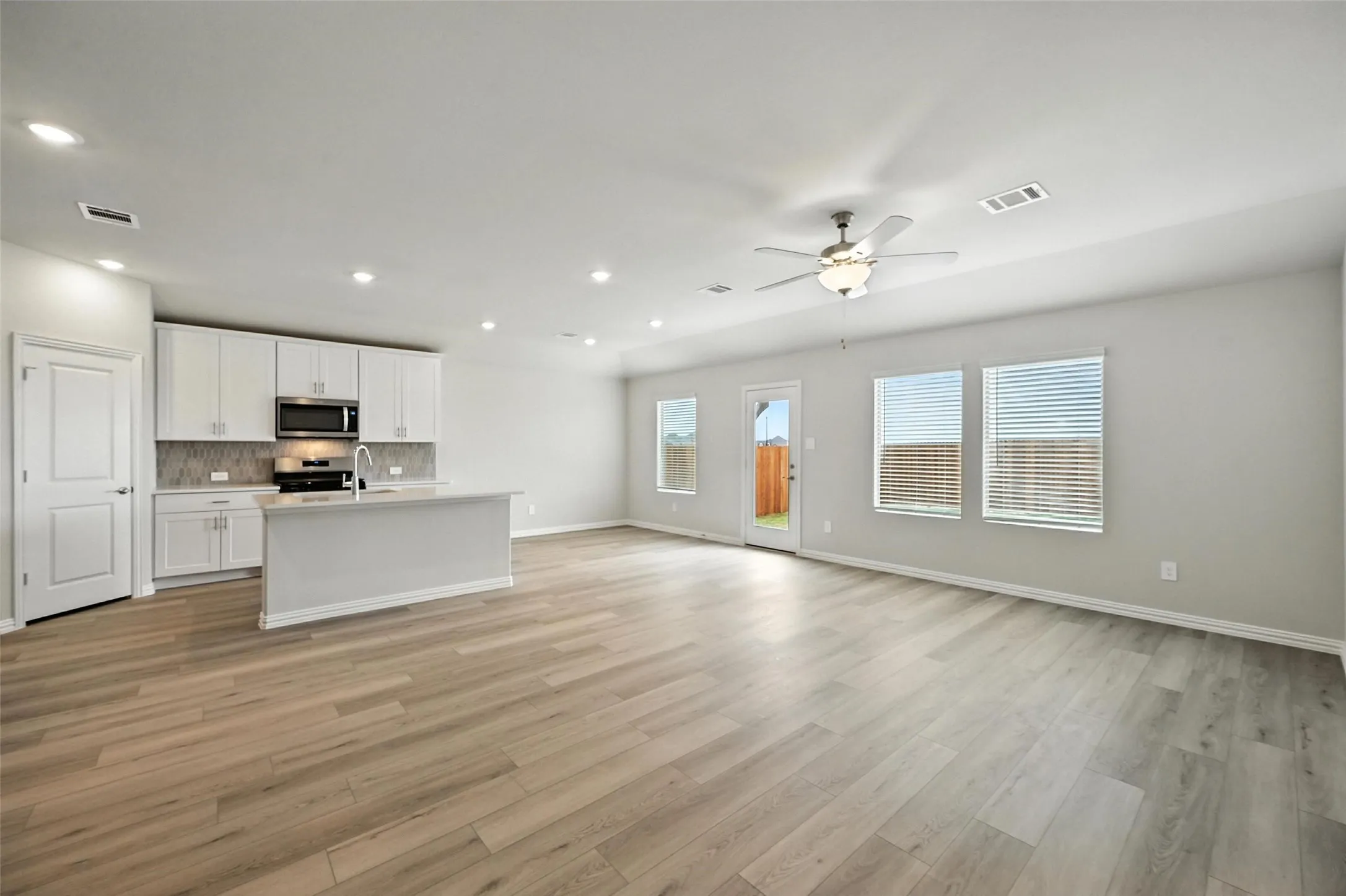 Single Family Residence For Rent in Tarrant County , 6629 Coyote Valley Trail, Fort Worth, Texas 76036, 3 Bedroom, 2 Bathroom, 2 Garage spaces, 1,659 Sqft, built in 2025, mls#21340934, Real Estate Agent in Fort Worth, Homes For Rent in Tarrant county, Homes For Rent in Fort Worth, Realtor in Fort Worth Texas, Real Estate Brokerage Independent Realty Texas, Luminita Cordes Realtor