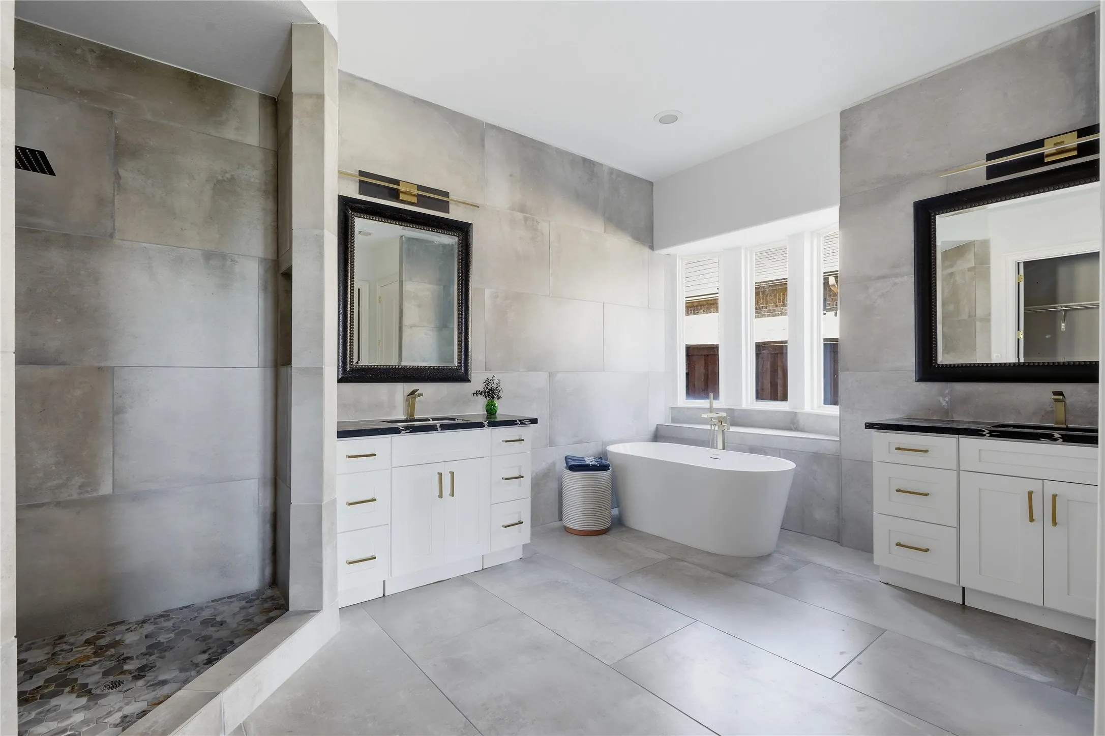 Single Family Residence For Sale in Denton County , 3313 Lochside, The Colony, Texas 75056, 5 Bedroom, 6 Bathroom, 3 Garage spaces, 5,142 Sqft, built in 2008, mls#21330746, Real Estate Agent in The Colony, Homes For Sale in Denton county, Homes For Sale in The Colony, Realtor in The Colony Texas, Real Estate Brokerage Independent Realty Texas, Luminita Cordes Realtor