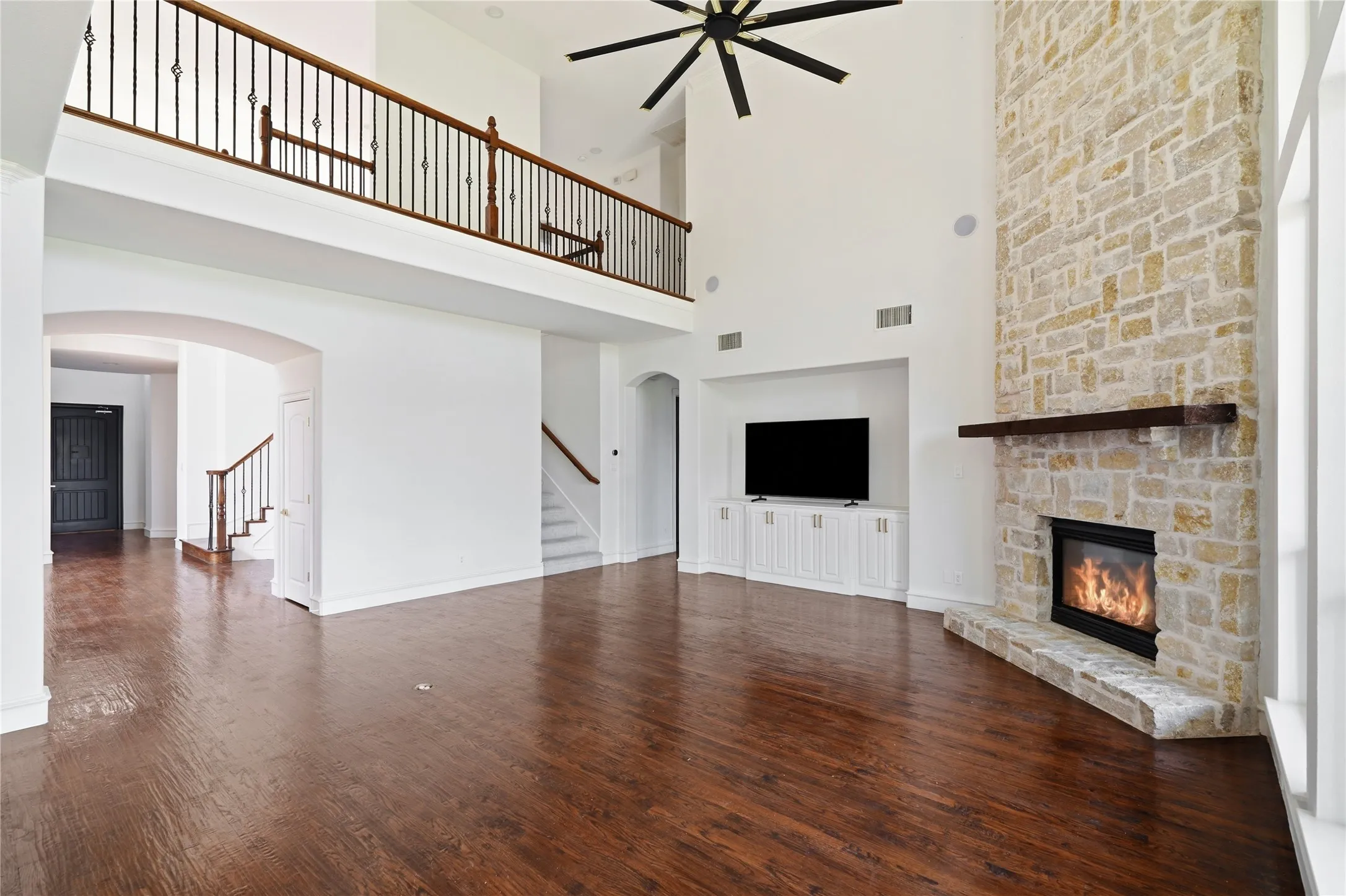 Single Family Residence For Sale in Denton County , 3313 Lochside, The Colony, Texas 75056, 5 Bedroom, 6 Bathroom, 3 Garage spaces, 5,142 Sqft, built in 2008, mls#21330746, Real Estate Agent in The Colony, Homes For Sale in Denton county, Homes For Sale in The Colony, Realtor in The Colony Texas, Real Estate Brokerage Independent Realty Texas, Luminita Cordes Realtor