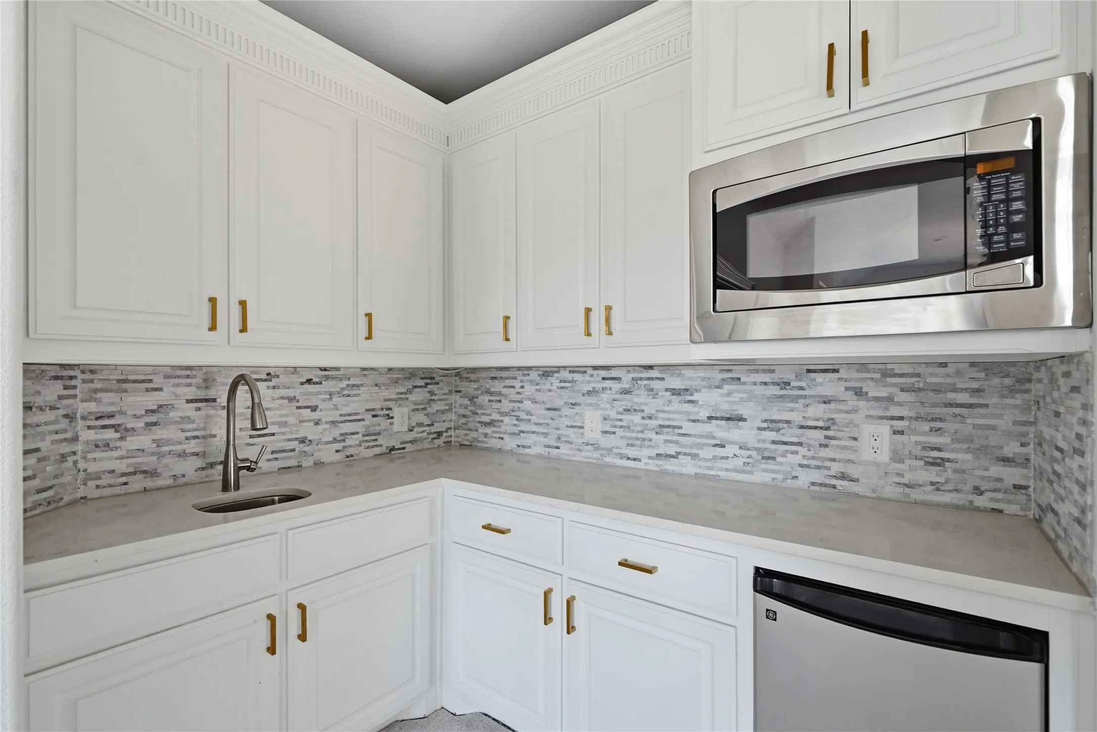 Single Family Residence For Sale in Denton County , 3313 Lochside, The Colony, Texas 75056, 5 Bedroom, 6 Bathroom, 3 Garage spaces, 5,142 Sqft, built in 2008, mls#21330746, Real Estate Agent in The Colony, Homes For Sale in Denton county, Homes For Sale in The Colony, Realtor in The Colony Texas, Real Estate Brokerage Independent Realty Texas, Luminita Cordes Realtor