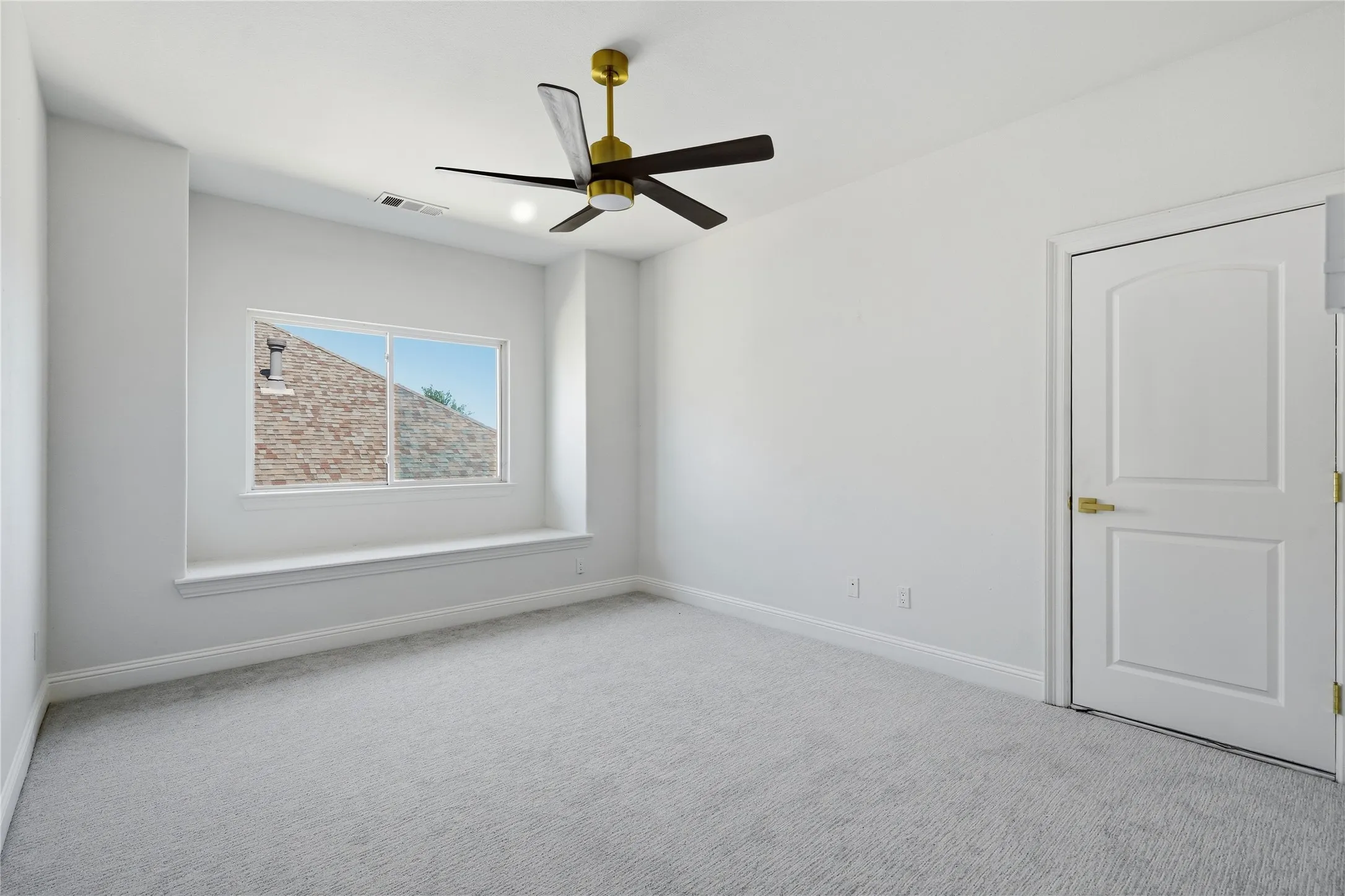 Single Family Residence For Sale in Denton County , 3313 Lochside, The Colony, Texas 75056, 5 Bedroom, 6 Bathroom, 3 Garage spaces, 5,142 Sqft, built in 2008, mls#21330746, Real Estate Agent in The Colony, Homes For Sale in Denton county, Homes For Sale in The Colony, Realtor in The Colony Texas, Real Estate Brokerage Independent Realty Texas, Luminita Cordes Realtor