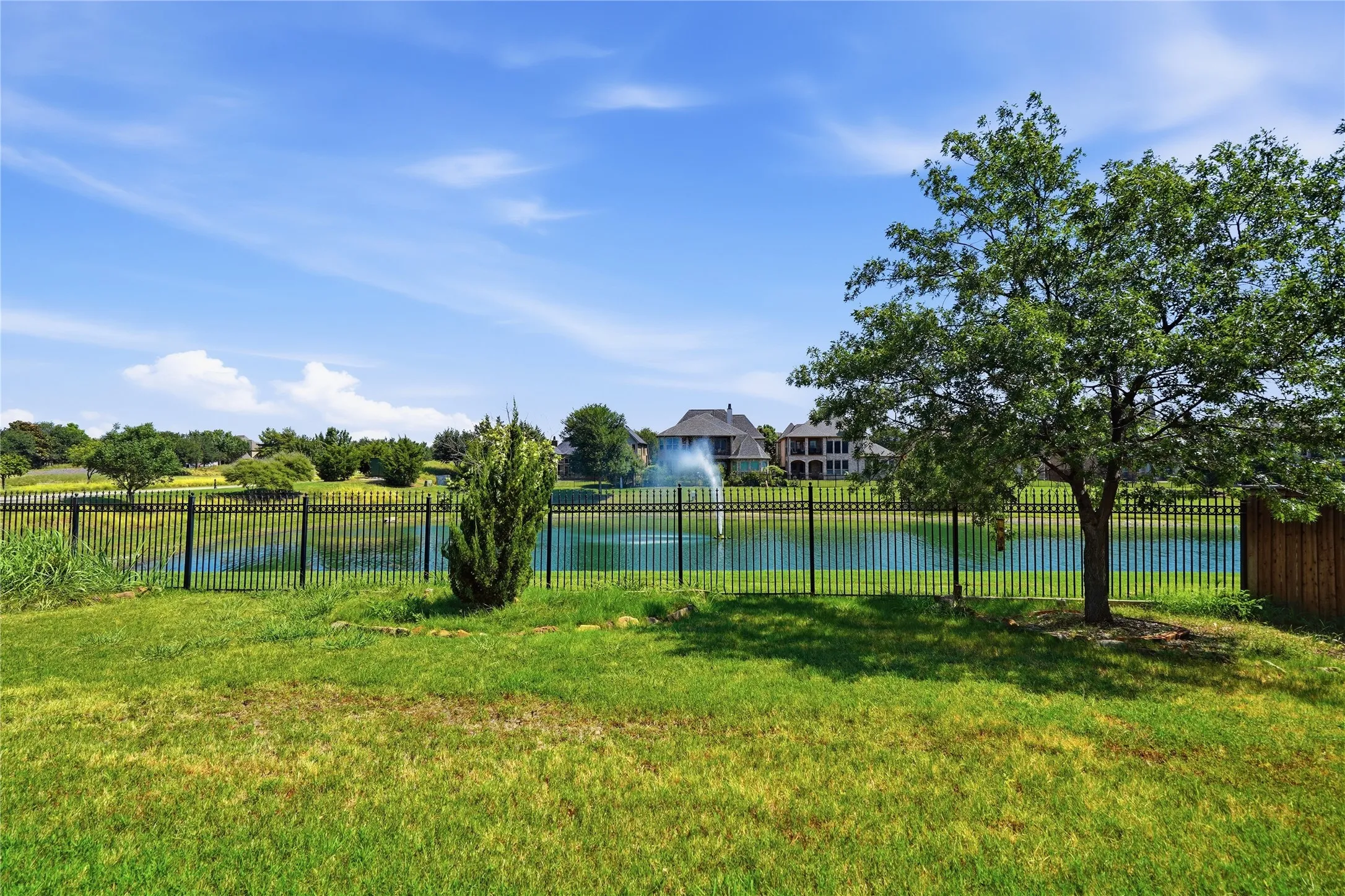 Single Family Residence For Sale in Denton County , 3313 Lochside, The Colony, Texas 75056, 5 Bedroom, 6 Bathroom, 3 Garage spaces, 5,142 Sqft, built in 2008, mls#21330746, Real Estate Agent in The Colony, Homes For Sale in Denton county, Homes For Sale in The Colony, Realtor in The Colony Texas, Real Estate Brokerage Independent Realty Texas, Luminita Cordes Realtor
