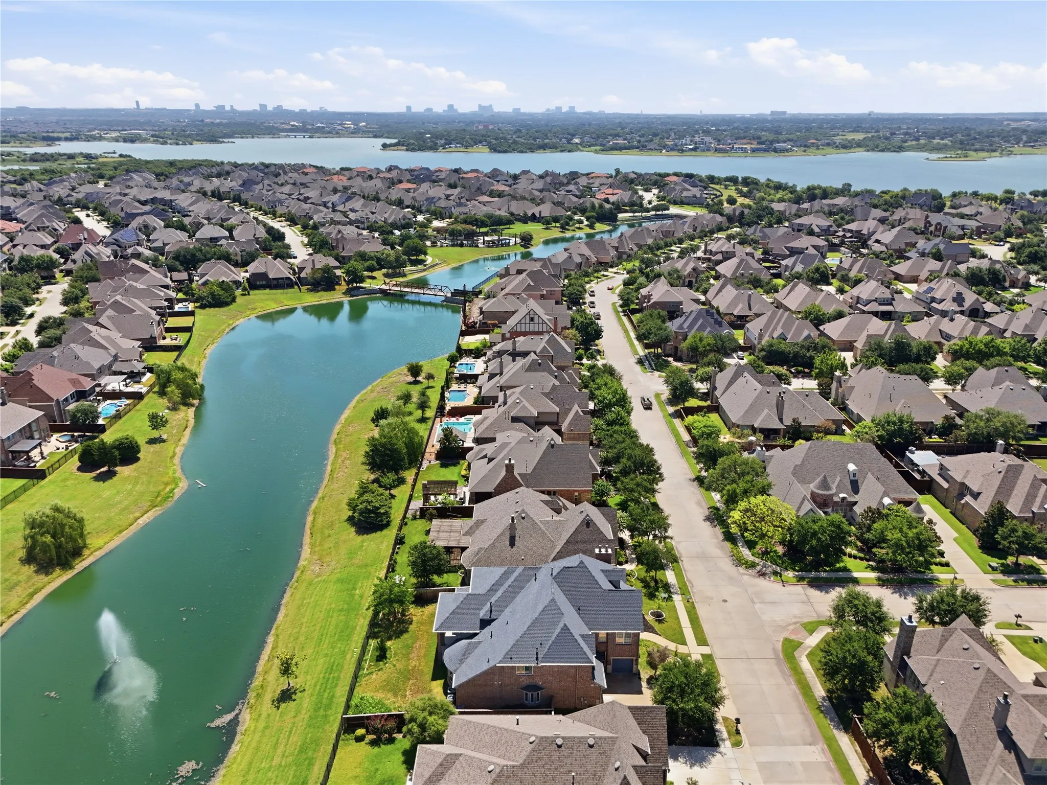 Single Family Residence For Sale in Denton County , 3313 Lochside, The Colony, Texas 75056, 5 Bedroom, 6 Bathroom, 3 Garage spaces, 5,142 Sqft, built in 2008, mls#21330746, Real Estate Agent in The Colony, Homes For Sale in Denton county, Homes For Sale in The Colony, Realtor in The Colony Texas, Real Estate Brokerage Independent Realty Texas, Luminita Cordes Realtor