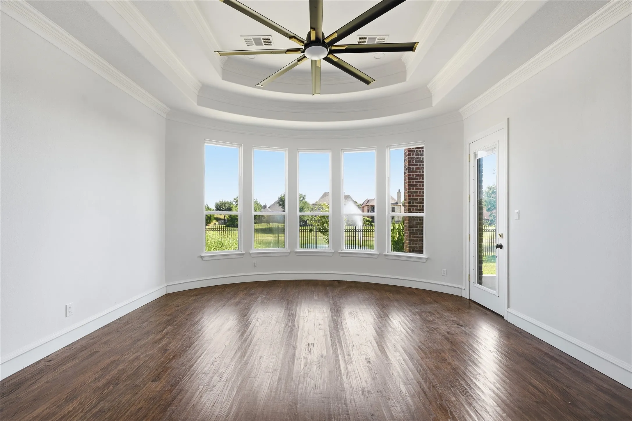 Single Family Residence For Sale in Denton County , 3313 Lochside, The Colony, Texas 75056, 5 Bedroom, 6 Bathroom, 3 Garage spaces, 5,142 Sqft, built in 2008, mls#21330746, Real Estate Agent in The Colony, Homes For Sale in Denton county, Homes For Sale in The Colony, Realtor in The Colony Texas, Real Estate Brokerage Independent Realty Texas, Luminita Cordes Realtor