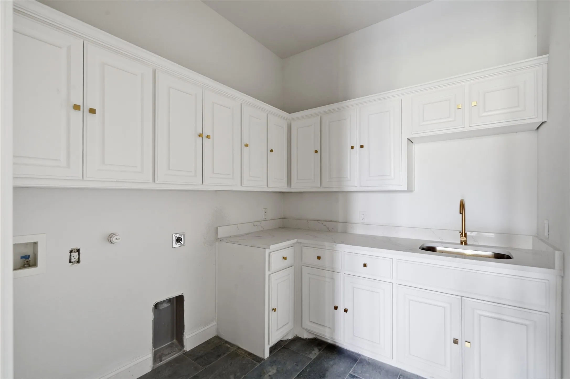 Single Family Residence For Sale in Denton County , 3313 Lochside, The Colony, Texas 75056, 5 Bedroom, 6 Bathroom, 3 Garage spaces, 5,142 Sqft, built in 2008, mls#21330746, Real Estate Agent in The Colony, Homes For Sale in Denton county, Homes For Sale in The Colony, Realtor in The Colony Texas, Real Estate Brokerage Independent Realty Texas, Luminita Cordes Realtor