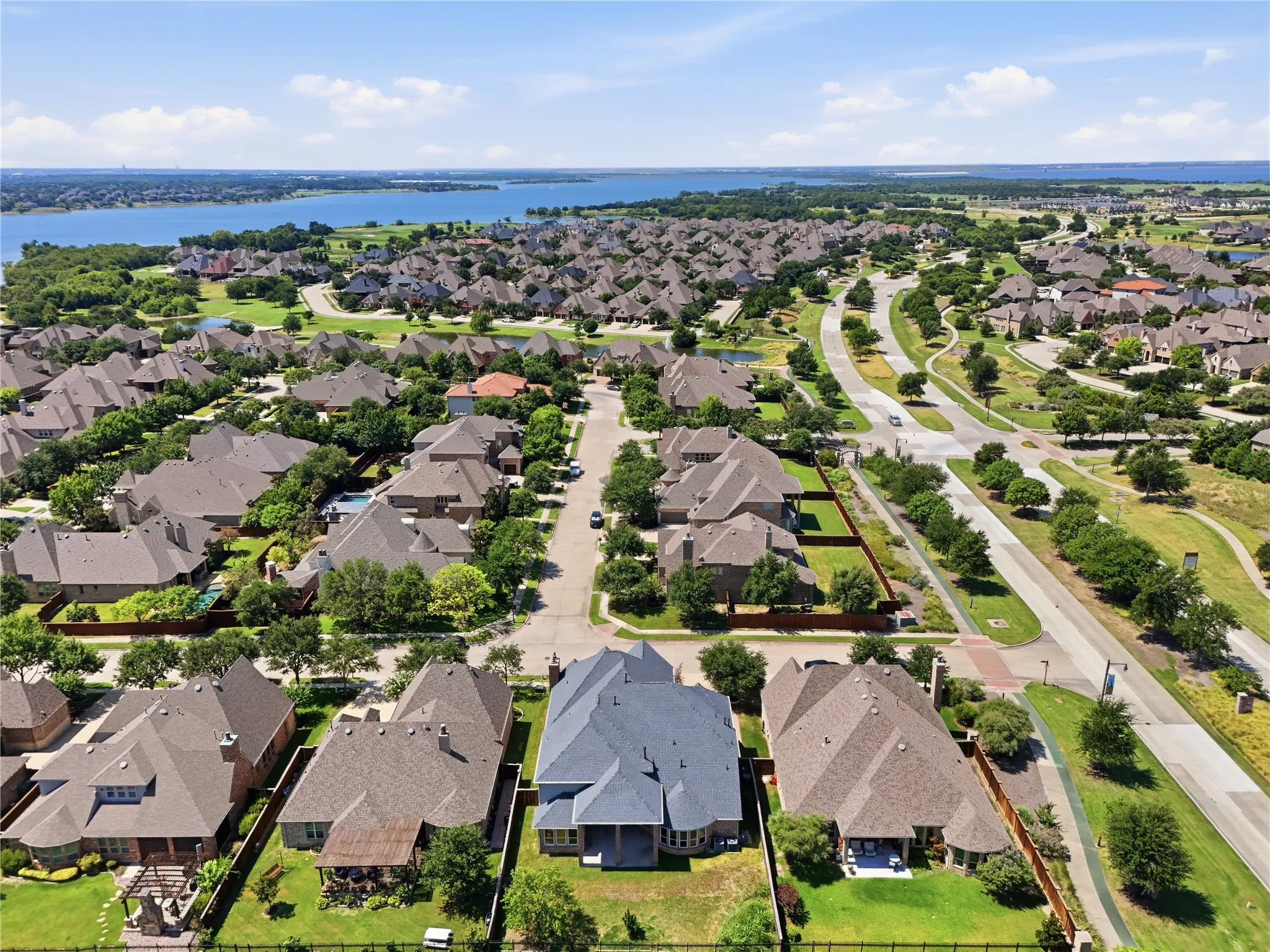 Single Family Residence For Sale in Denton County , 3313 Lochside, The Colony, Texas 75056, 5 Bedroom, 6 Bathroom, 3 Garage spaces, 5,142 Sqft, built in 2008, mls#21330746, Real Estate Agent in The Colony, Homes For Sale in Denton county, Homes For Sale in The Colony, Realtor in The Colony Texas, Real Estate Brokerage Independent Realty Texas, Luminita Cordes Realtor