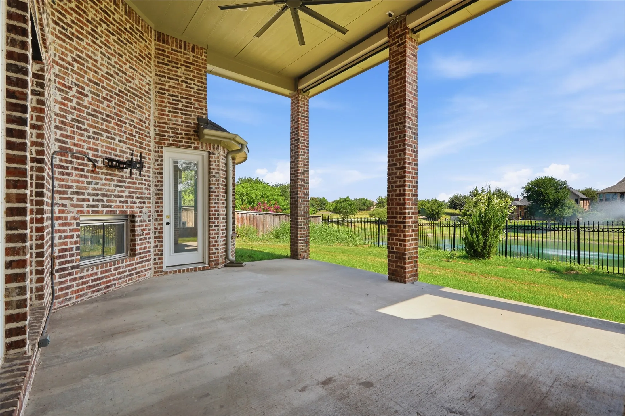 Single Family Residence For Sale in Denton County , 3313 Lochside, The Colony, Texas 75056, 5 Bedroom, 6 Bathroom, 3 Garage spaces, 5,142 Sqft, built in 2008, mls#21330746, Real Estate Agent in The Colony, Homes For Sale in Denton county, Homes For Sale in The Colony, Realtor in The Colony Texas, Real Estate Brokerage Independent Realty Texas, Luminita Cordes Realtor