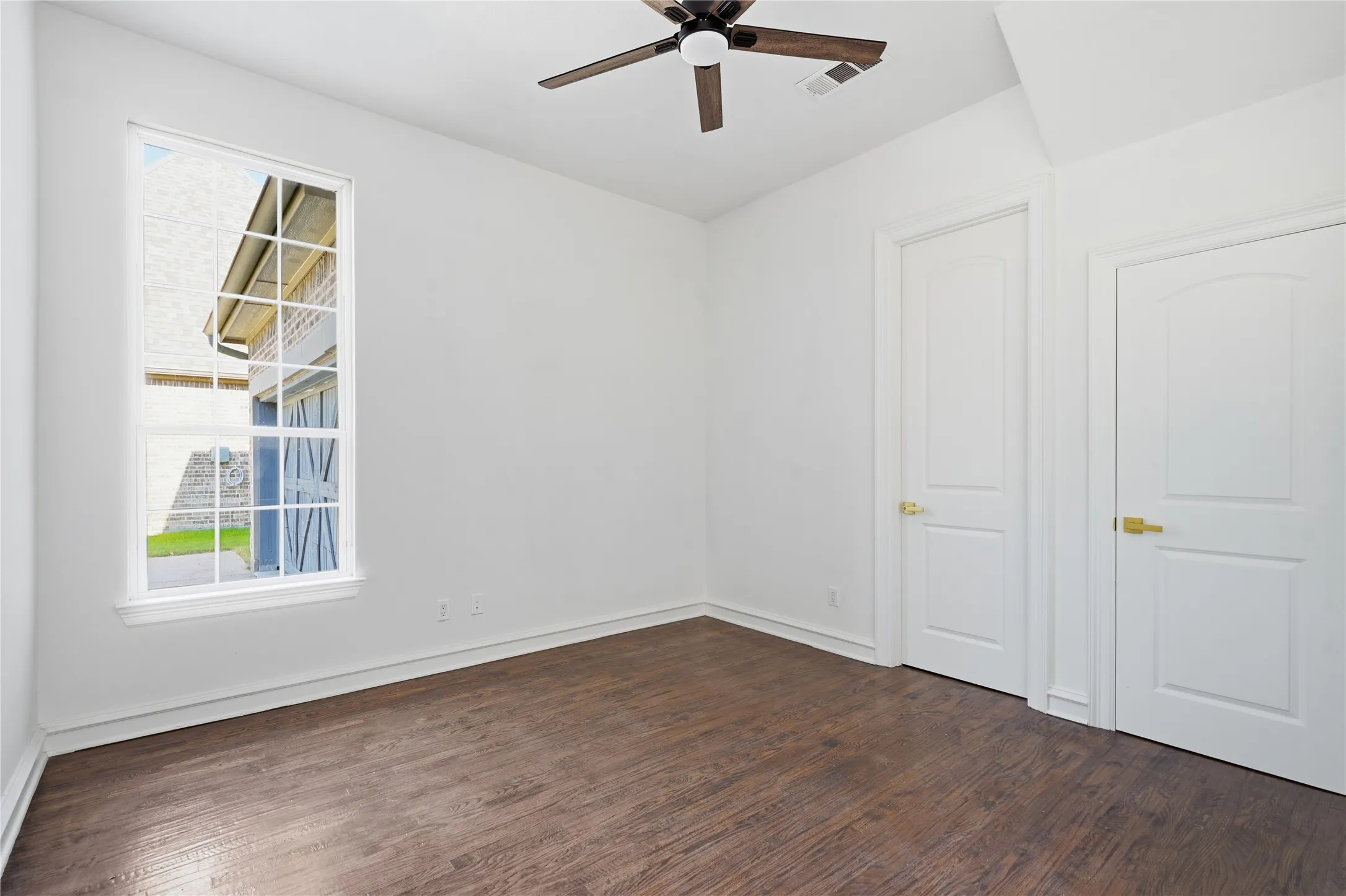 Single Family Residence For Sale in Denton County , 3313 Lochside, The Colony, Texas 75056, 5 Bedroom, 6 Bathroom, 3 Garage spaces, 5,142 Sqft, built in 2008, mls#21330746, Real Estate Agent in The Colony, Homes For Sale in Denton county, Homes For Sale in The Colony, Realtor in The Colony Texas, Real Estate Brokerage Independent Realty Texas, Luminita Cordes Realtor