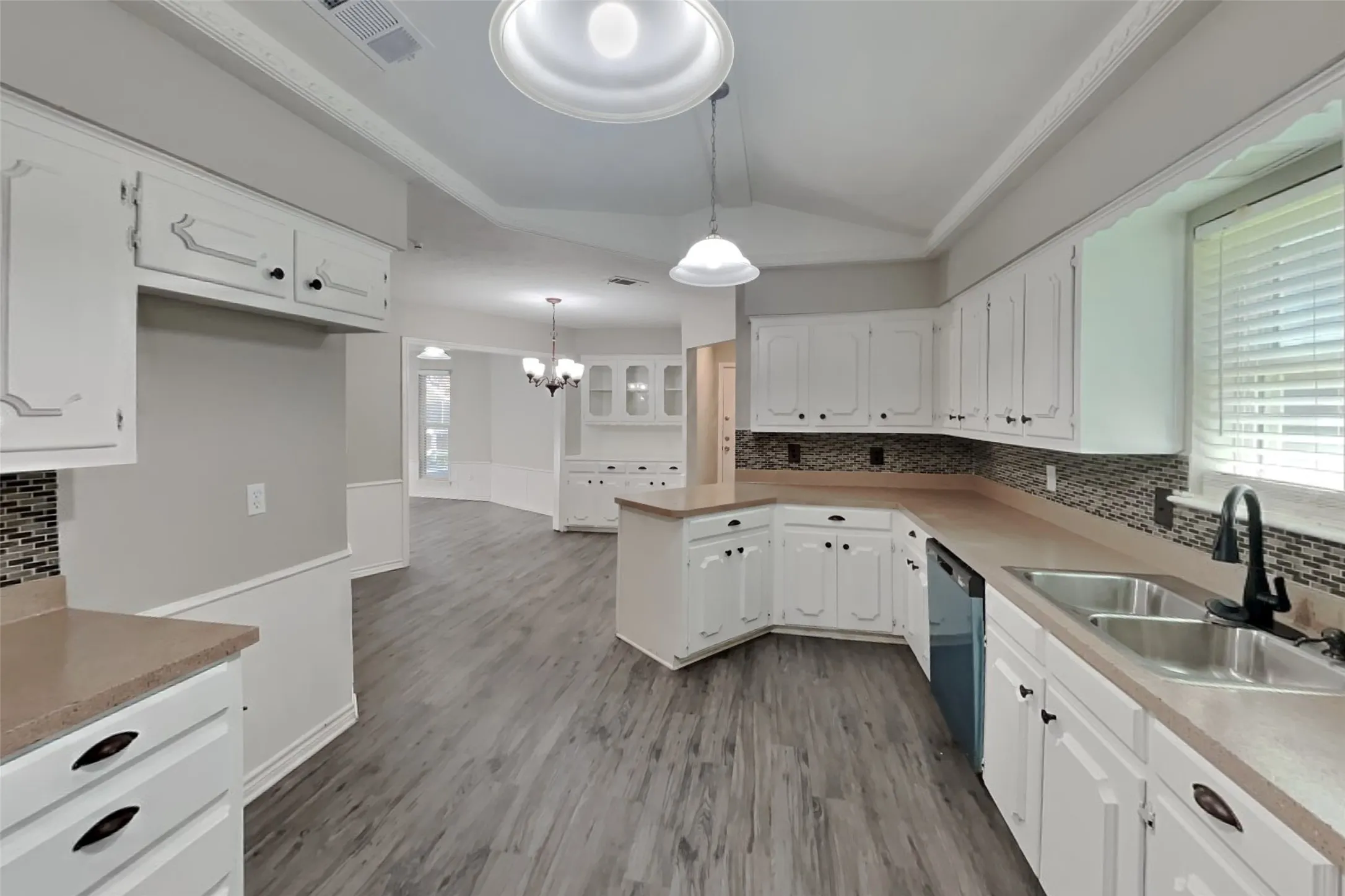 Single Family Residence For Rent in Denton County , 1944 Chesham Drive, Carrollton, Texas 75007, 3 Bedroom, 3 Bathroom, 2 Garage spaces, 2,141 Sqft, built in 1978, Price $2,540, mls#21340940, Real Estate Agent in Carrollton, Homes For Rent in Denton county, Homes For Rent in Carrollton, Realtor in Carrollton Texas, Real Estate Brokerage Independent Realty Texas, Luminita Cordes Realtor