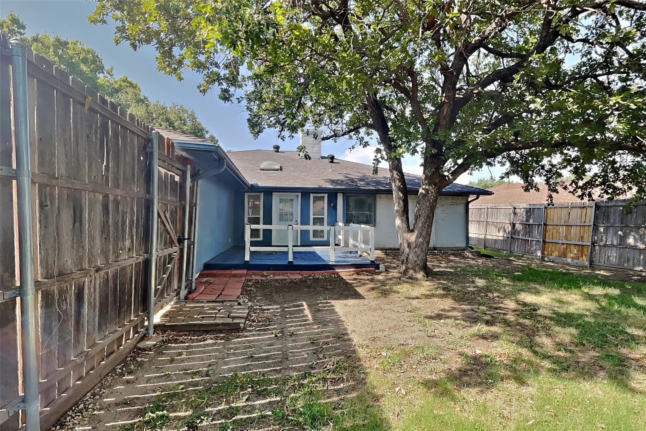 Single Family Residence For Rent in Denton County , 1944 Chesham Drive, Carrollton, Texas 75007, 3 Bedroom, 3 Bathroom, 2 Garage spaces, 2,141 Sqft, built in 1978, Price $2,540, mls#21340940, Real Estate Agent in Carrollton, Homes For Rent in Denton county, Homes For Rent in Carrollton, Realtor in Carrollton Texas, Real Estate Brokerage Independent Realty Texas, Luminita Cordes Realtor