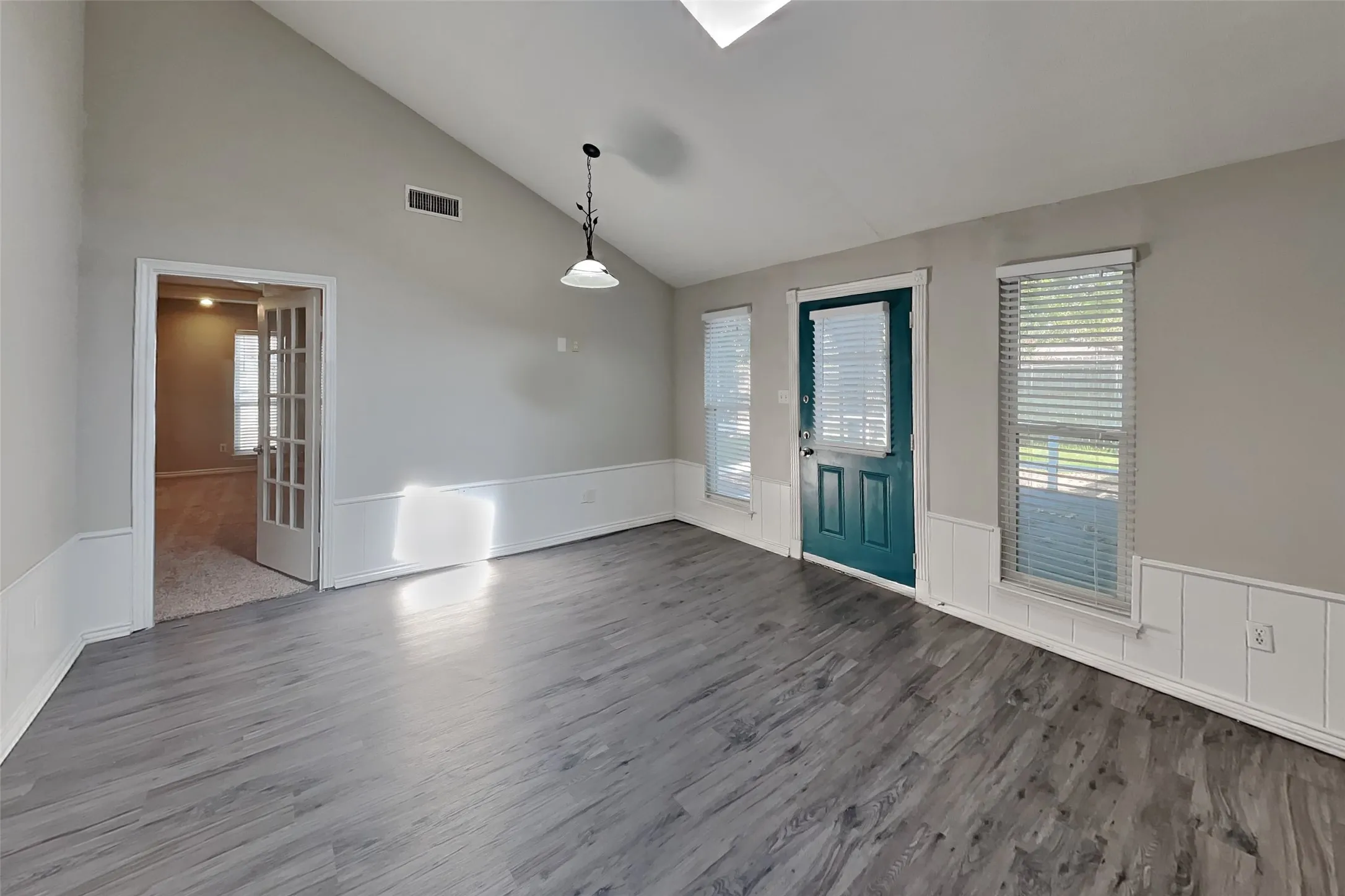 Single Family Residence For Rent in Denton County , 1944 Chesham Drive, Carrollton, Texas 75007, 3 Bedroom, 3 Bathroom, 2 Garage spaces, 2,141 Sqft, built in 1978, Price $2,540, mls#21340940, Real Estate Agent in Carrollton, Homes For Rent in Denton county, Homes For Rent in Carrollton, Realtor in Carrollton Texas, Real Estate Brokerage Independent Realty Texas, Luminita Cordes Realtor