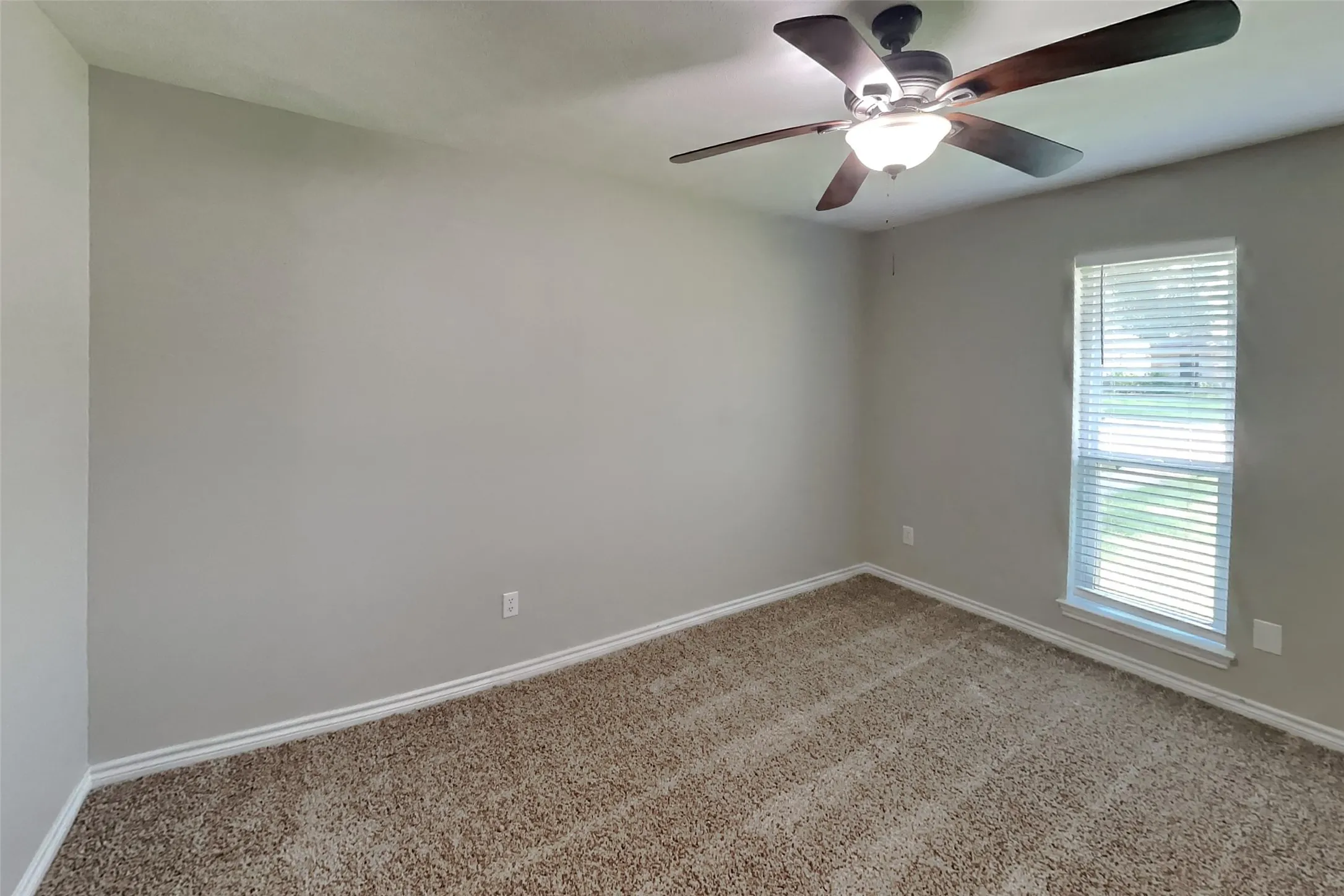 Single Family Residence For Rent in Denton County , 1944 Chesham Drive, Carrollton, Texas 75007, 3 Bedroom, 3 Bathroom, 2 Garage spaces, 2,141 Sqft, built in 1978, Price $2,540, mls#21340940, Real Estate Agent in Carrollton, Homes For Rent in Denton county, Homes For Rent in Carrollton, Realtor in Carrollton Texas, Real Estate Brokerage Independent Realty Texas, Luminita Cordes Realtor