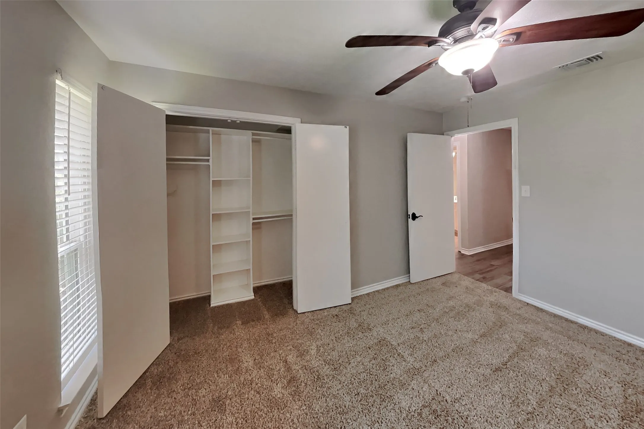 Single Family Residence For Rent in Denton County , 1944 Chesham Drive, Carrollton, Texas 75007, 3 Bedroom, 3 Bathroom, 2 Garage spaces, 2,141 Sqft, built in 1978, Price $2,540, mls#21340940, Real Estate Agent in Carrollton, Homes For Rent in Denton county, Homes For Rent in Carrollton, Realtor in Carrollton Texas, Real Estate Brokerage Independent Realty Texas, Luminita Cordes Realtor