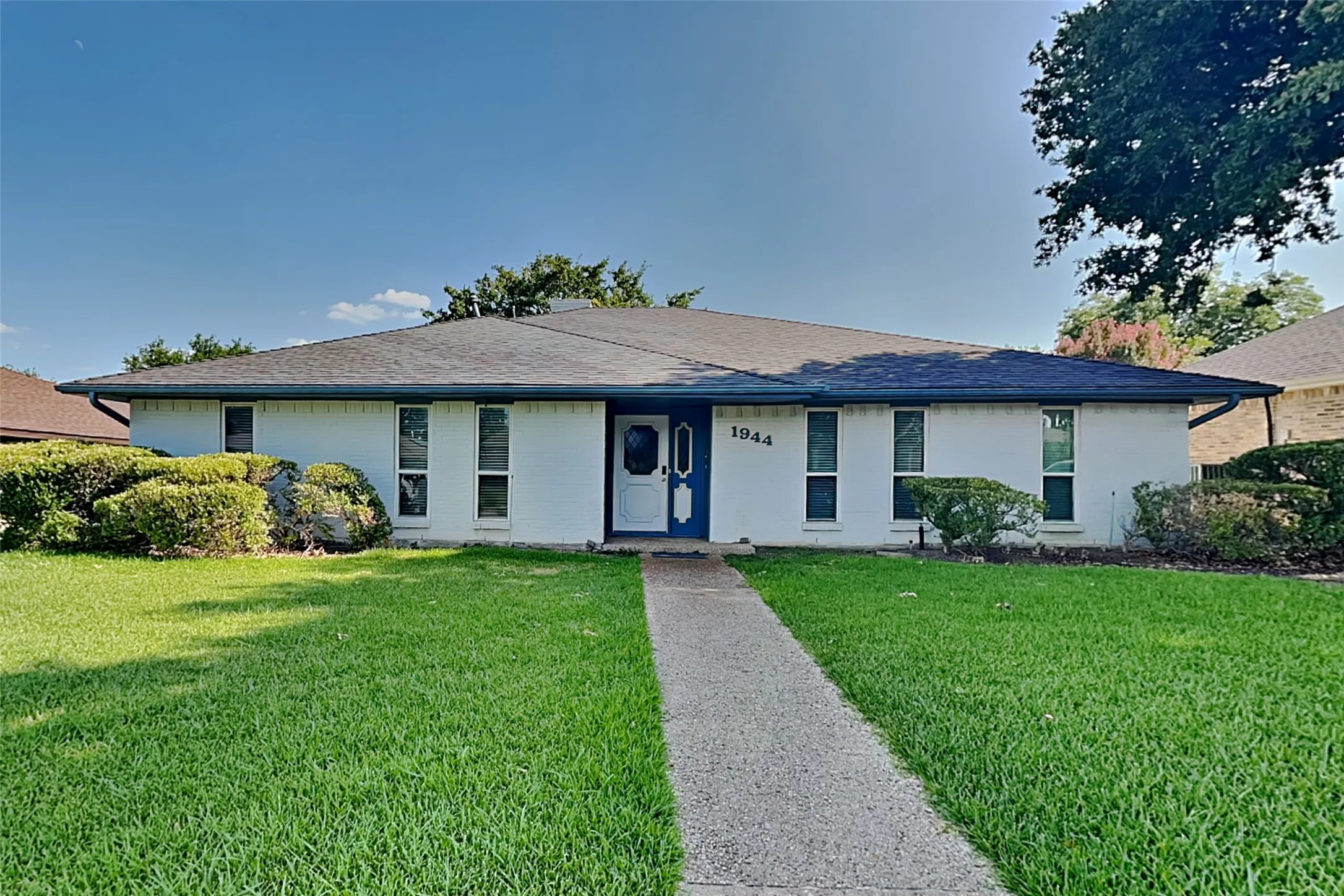 Single Family Residence For Rent in Denton County , 1944 Chesham Drive, Carrollton, Texas 75007, 3 Bedroom, 3 Bathroom, 2 Garage spaces, 2,141 Sqft, built in 1978, Price $2,540, mls#21340940, Real Estate Agent in Carrollton, Homes For Rent in Denton county, Homes For Rent in Carrollton, Realtor in Carrollton Texas, Real Estate Brokerage Independent Realty Texas, Luminita Cordes Realtor