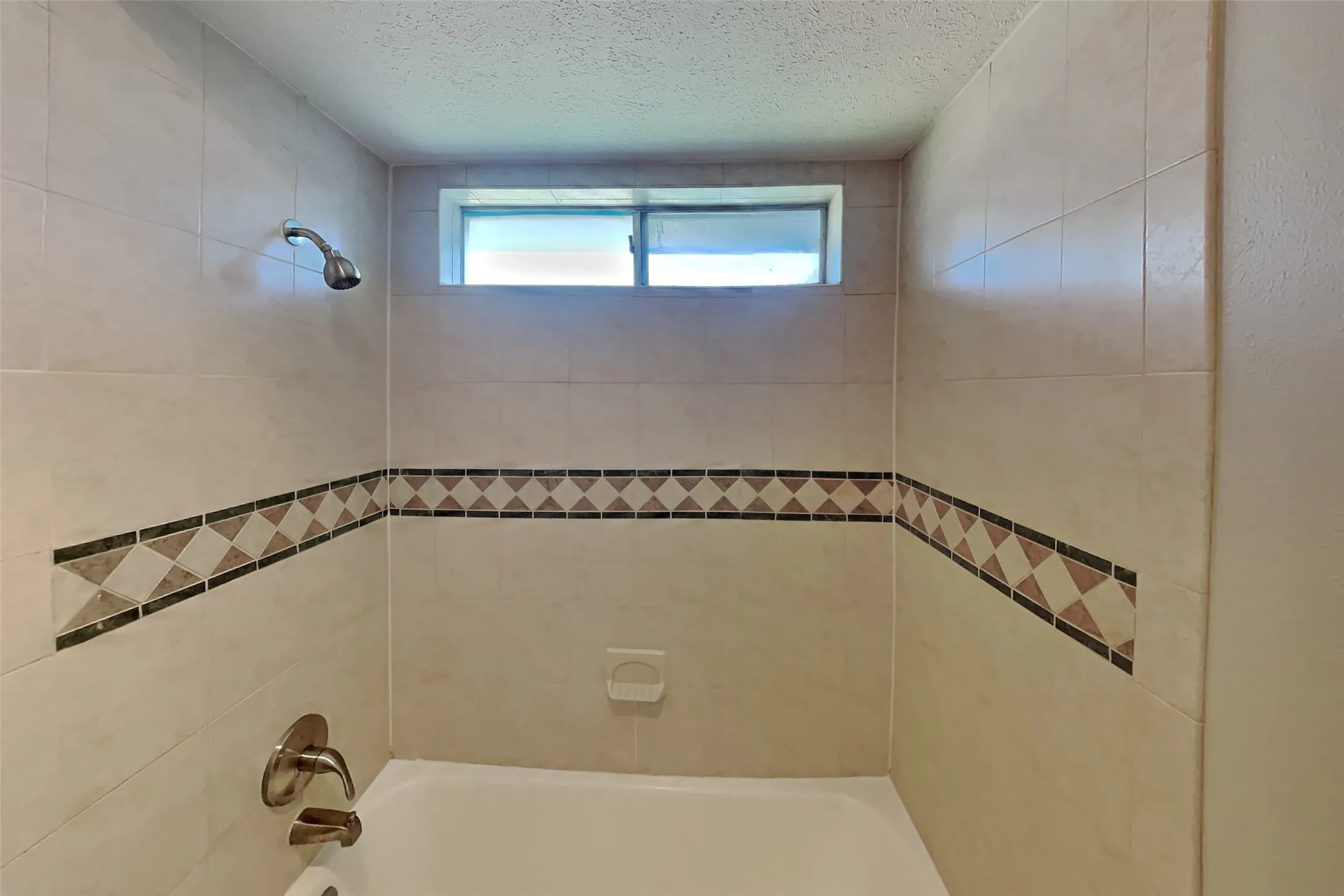 Single Family Residence For Rent in Denton County , 1944 Chesham Drive, Carrollton, Texas 75007, 3 Bedroom, 3 Bathroom, 2 Garage spaces, 2,141 Sqft, built in 1978, Price $2,540, mls#21340940, Real Estate Agent in Carrollton, Homes For Rent in Denton county, Homes For Rent in Carrollton, Realtor in Carrollton Texas, Real Estate Brokerage Independent Realty Texas, Luminita Cordes Realtor