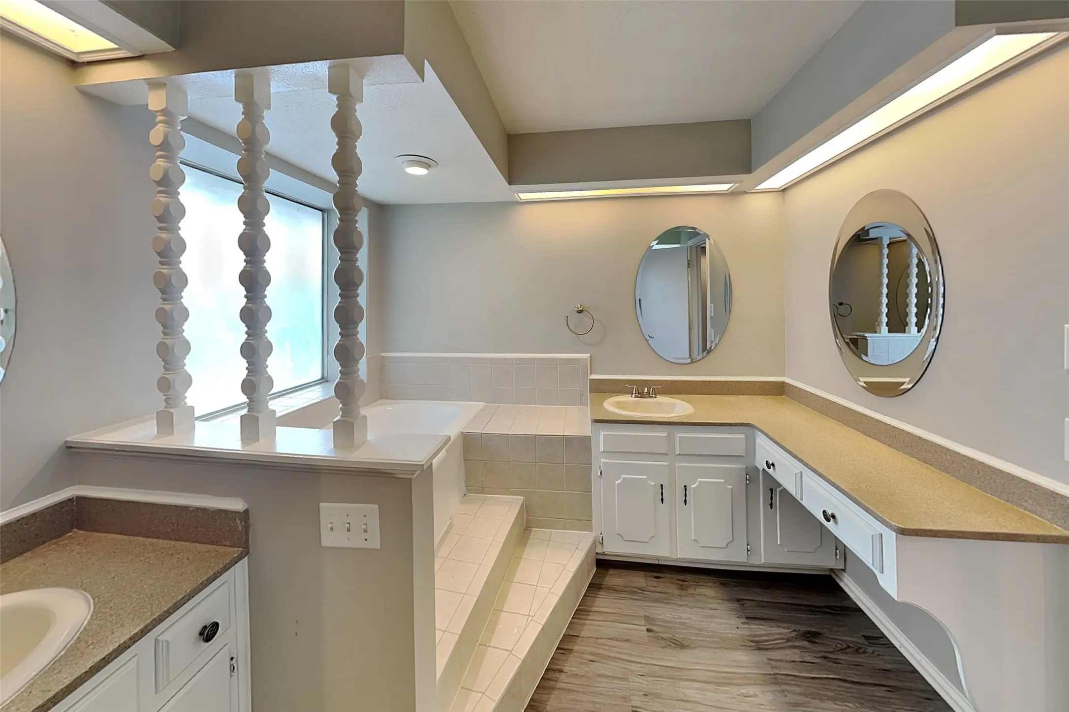Single Family Residence For Rent in Denton County , 1944 Chesham Drive, Carrollton, Texas 75007, 3 Bedroom, 3 Bathroom, 2 Garage spaces, 2,141 Sqft, built in 1978, Price $2,540, mls#21340940, Real Estate Agent in Carrollton, Homes For Rent in Denton county, Homes For Rent in Carrollton, Realtor in Carrollton Texas, Real Estate Brokerage Independent Realty Texas, Luminita Cordes Realtor