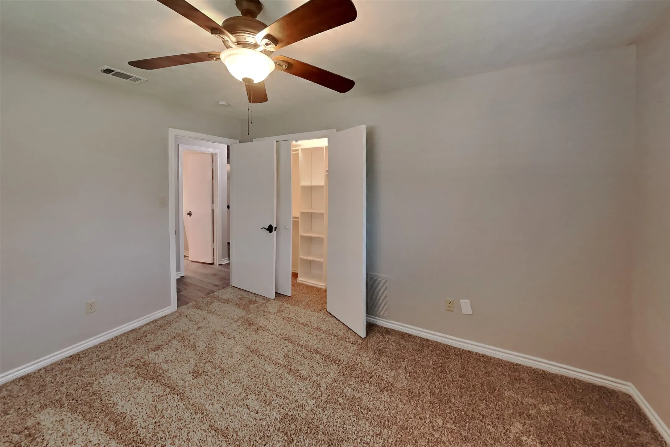 Single Family Residence For Rent in Denton County , 1944 Chesham Drive, Carrollton, Texas 75007, 3 Bedroom, 3 Bathroom, 2 Garage spaces, 2,141 Sqft, built in 1978, Price $2,540, mls#21340940, Real Estate Agent in Carrollton, Homes For Rent in Denton county, Homes For Rent in Carrollton, Realtor in Carrollton Texas, Real Estate Brokerage Independent Realty Texas, Luminita Cordes Realtor