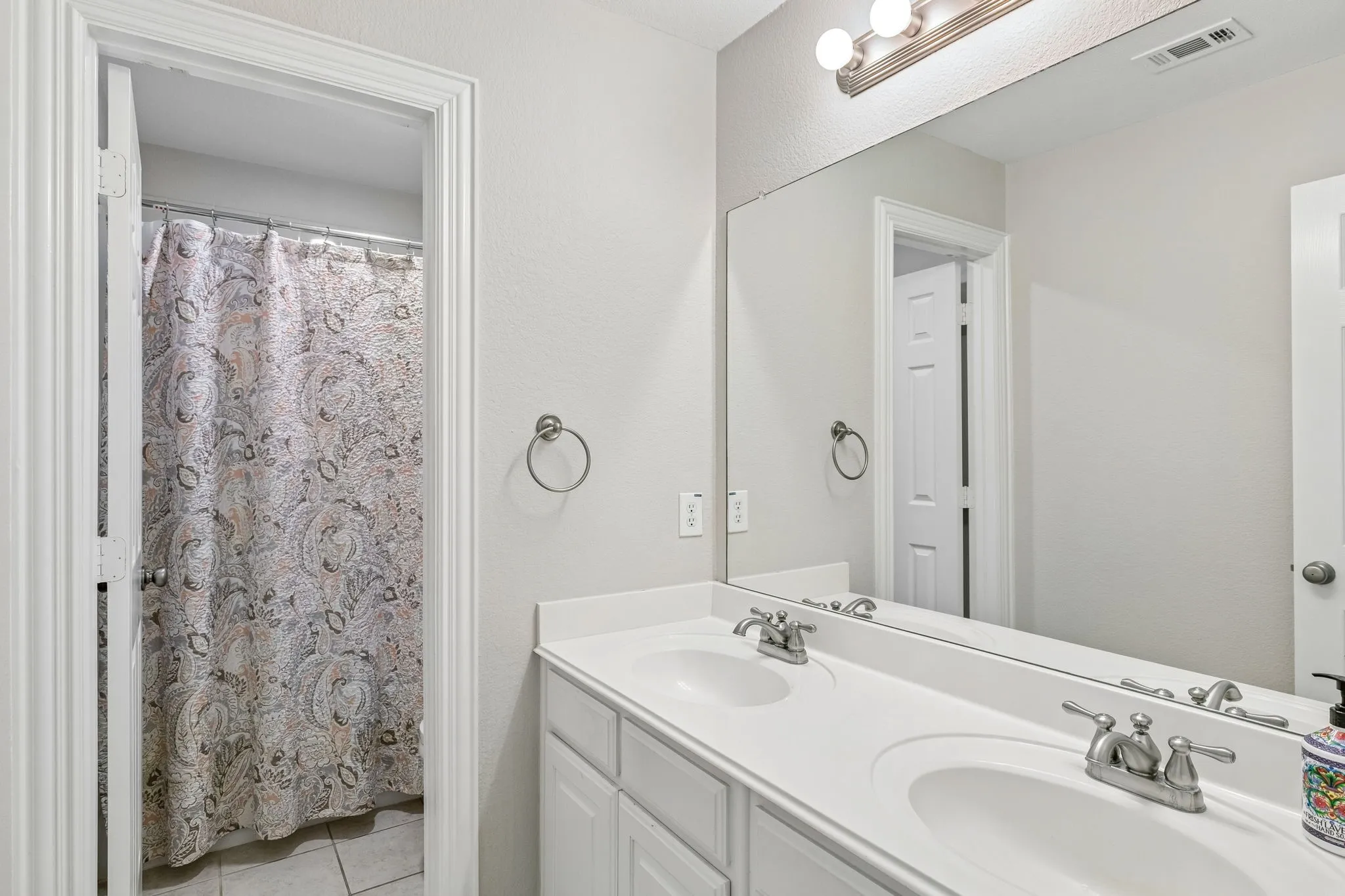 Single Family Residence For Rent in Denton County , 2245 Jaguar Drive, Frisco, Texas 75033, 5 Bedroom, 4 Bathroom, 2 Garage spaces, 3,878 Sqft, built in 2009, mls#21339257, Real Estate Agent in Frisco, Homes For Rent in Denton county, Homes For Rent in Frisco, Realtor in Frisco Texas, Real Estate Brokerage Independent Realty Texas, Luminita Cordes Realtor
