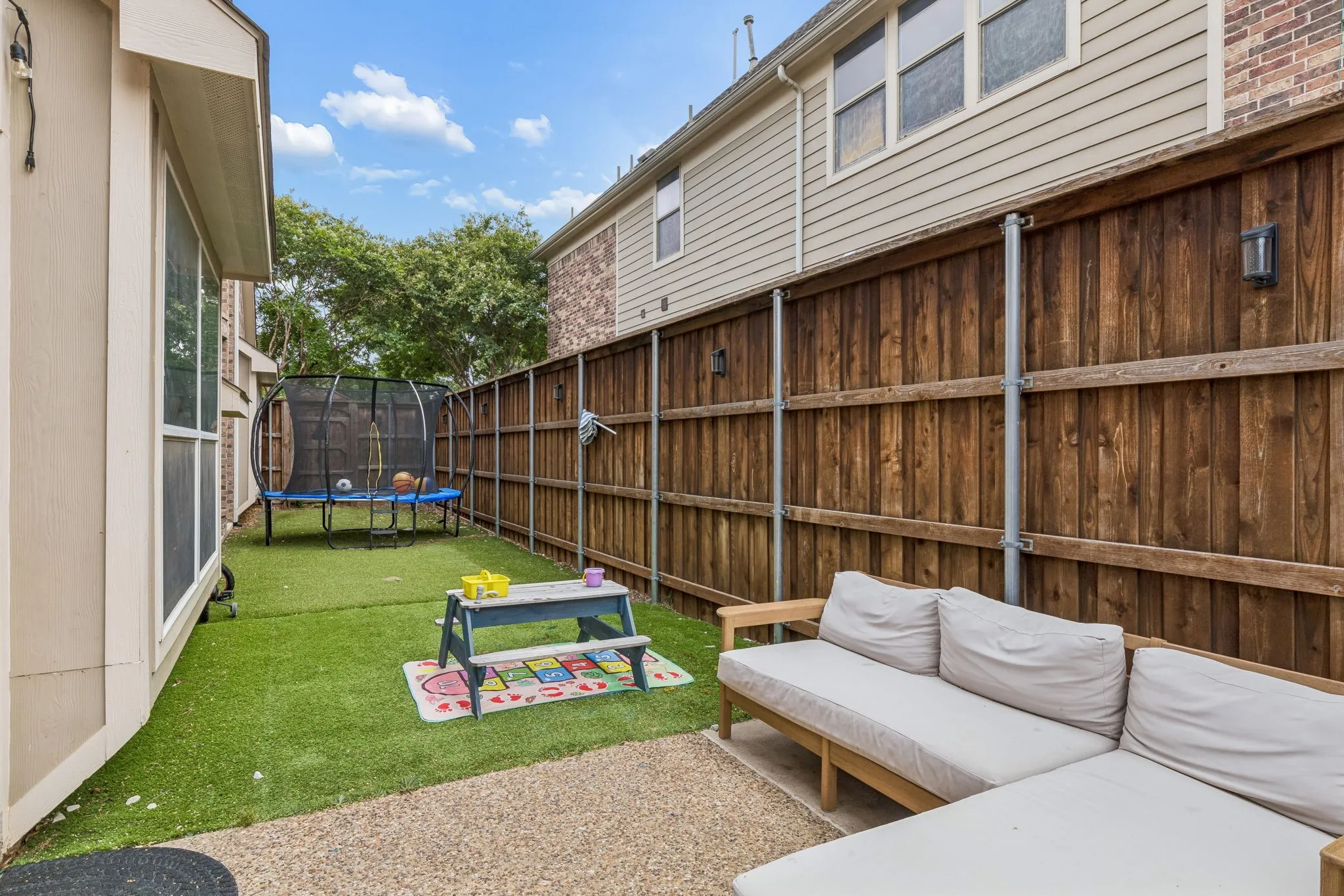 Single Family Residence For Rent in Denton County , 2245 Jaguar Drive, Frisco, Texas 75033, 5 Bedroom, 4 Bathroom, 2 Garage spaces, 3,878 Sqft, built in 2009, mls#21339257, Real Estate Agent in Frisco, Homes For Rent in Denton county, Homes For Rent in Frisco, Realtor in Frisco Texas, Real Estate Brokerage Independent Realty Texas, Luminita Cordes Realtor