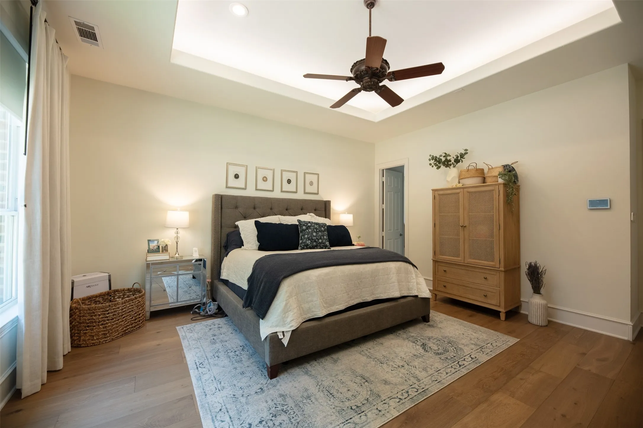 Single Family Residence For Sale in Denton County , 805 Lake Breeze Drive, Highland Village, Texas 75077, 4 Bedroom, 4 Bathroom, 3 Garage spaces, 3,566 Sqft, built in 1998, mls#21339901, Real Estate Agent in Highland Village, Homes For Sale in Denton county, Homes For Sale in Highland Village, Realtor in Highland Village Texas, Real Estate Brokerage Independent Realty Texas, Luminita Cordes Realtor