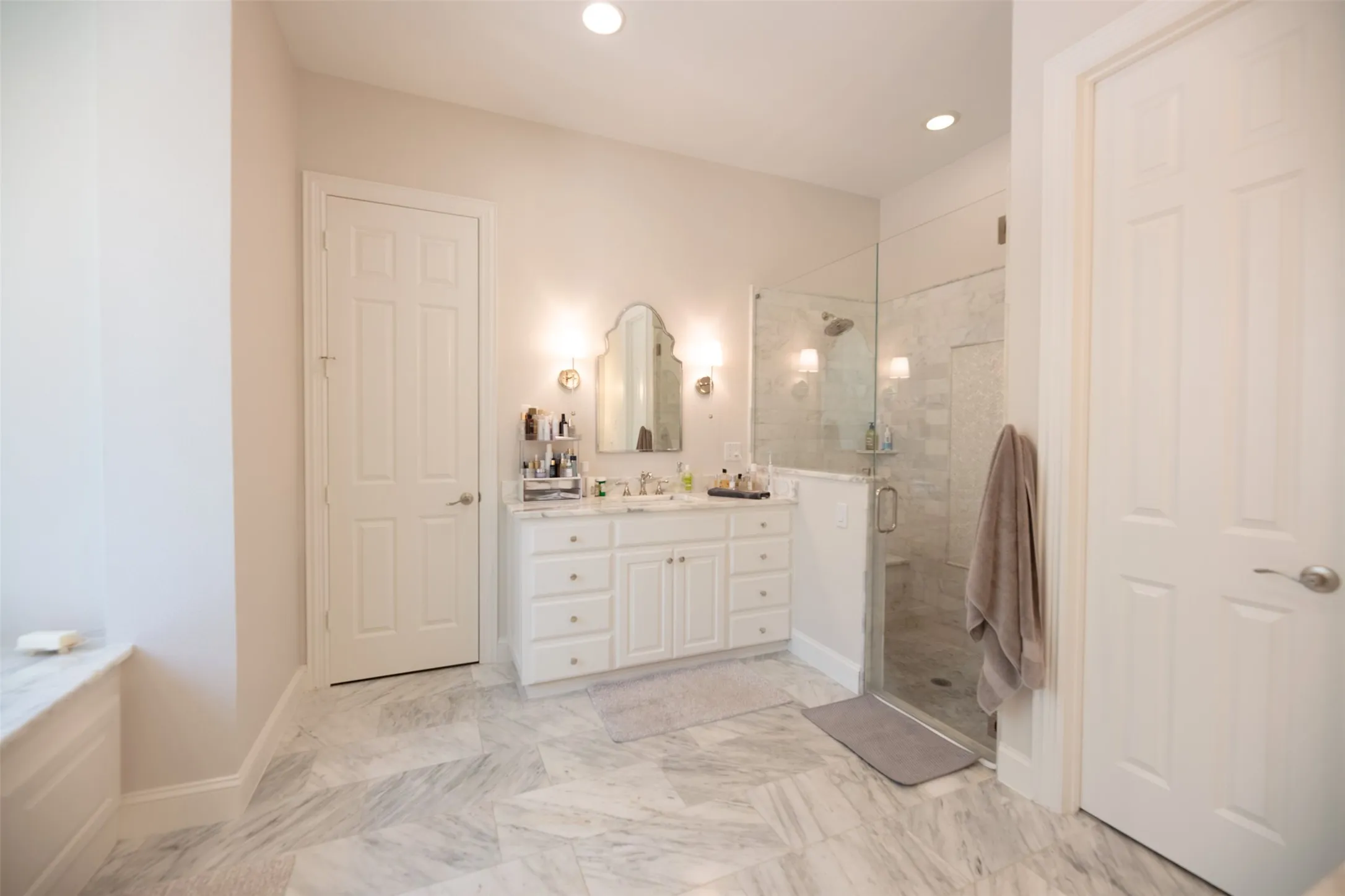 Single Family Residence For Sale in Denton County , 805 Lake Breeze Drive, Highland Village, Texas 75077, 4 Bedroom, 4 Bathroom, 3 Garage spaces, 3,566 Sqft, built in 1998, mls#21339901, Real Estate Agent in Highland Village, Homes For Sale in Denton county, Homes For Sale in Highland Village, Realtor in Highland Village Texas, Real Estate Brokerage Independent Realty Texas, Luminita Cordes Realtor
