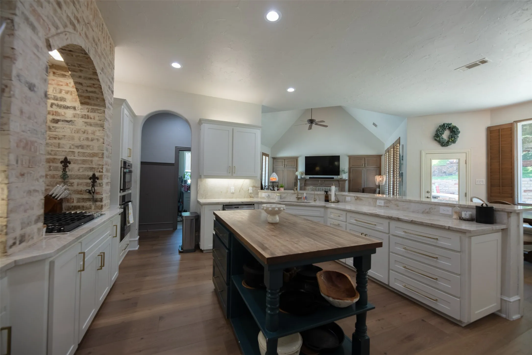 Single Family Residence For Sale in Denton County , 805 Lake Breeze Drive, Highland Village, Texas 75077, 4 Bedroom, 4 Bathroom, 3 Garage spaces, 3,566 Sqft, built in 1998, mls#21339901, Real Estate Agent in Highland Village, Homes For Sale in Denton county, Homes For Sale in Highland Village, Realtor in Highland Village Texas, Real Estate Brokerage Independent Realty Texas, Luminita Cordes Realtor