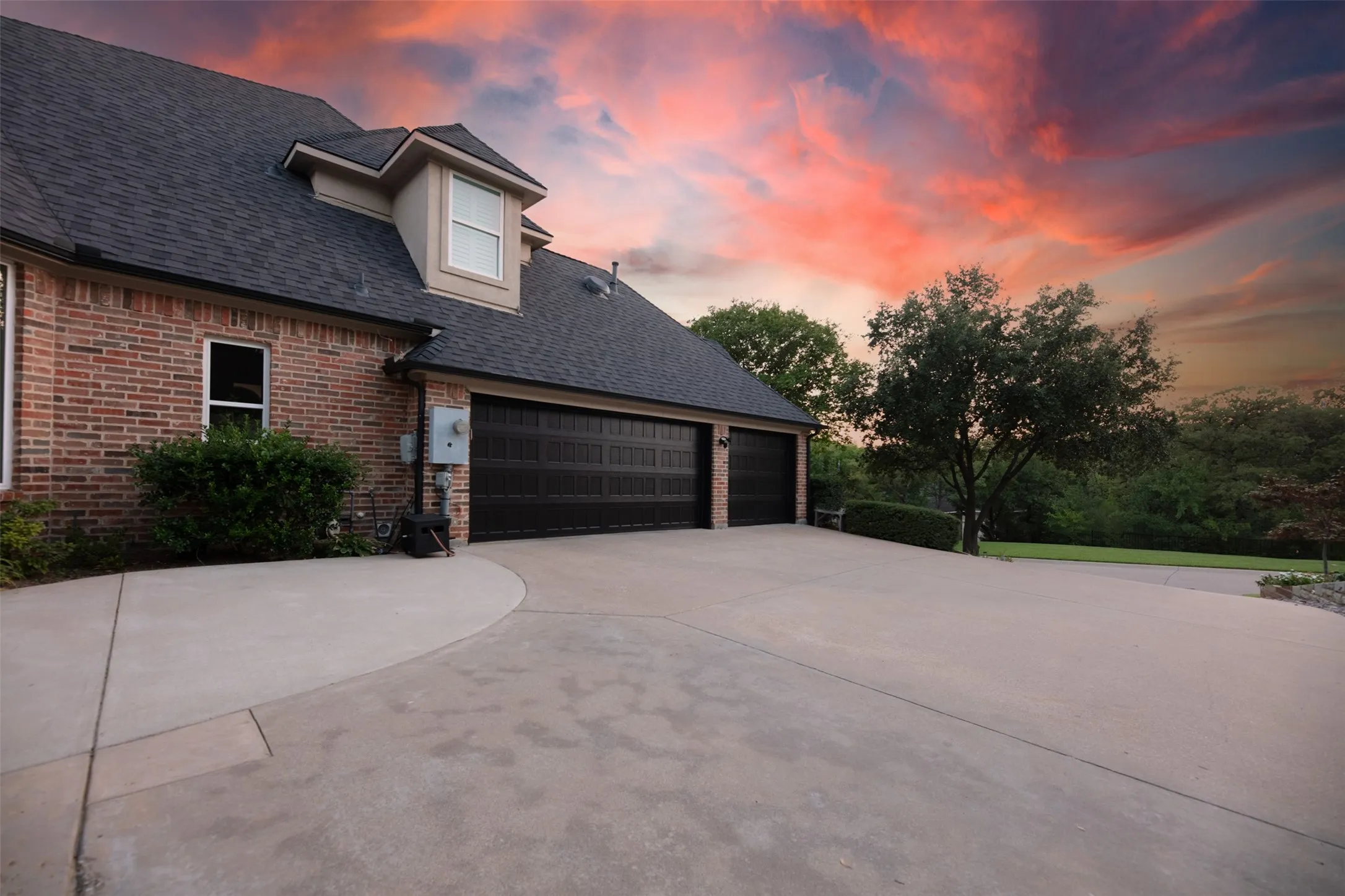 Single Family Residence For Sale in Denton County , 805 Lake Breeze Drive, Highland Village, Texas 75077, 4 Bedroom, 4 Bathroom, 3 Garage spaces, 3,566 Sqft, built in 1998, mls#21339901, Real Estate Agent in Highland Village, Homes For Sale in Denton county, Homes For Sale in Highland Village, Realtor in Highland Village Texas, Real Estate Brokerage Independent Realty Texas, Luminita Cordes Realtor