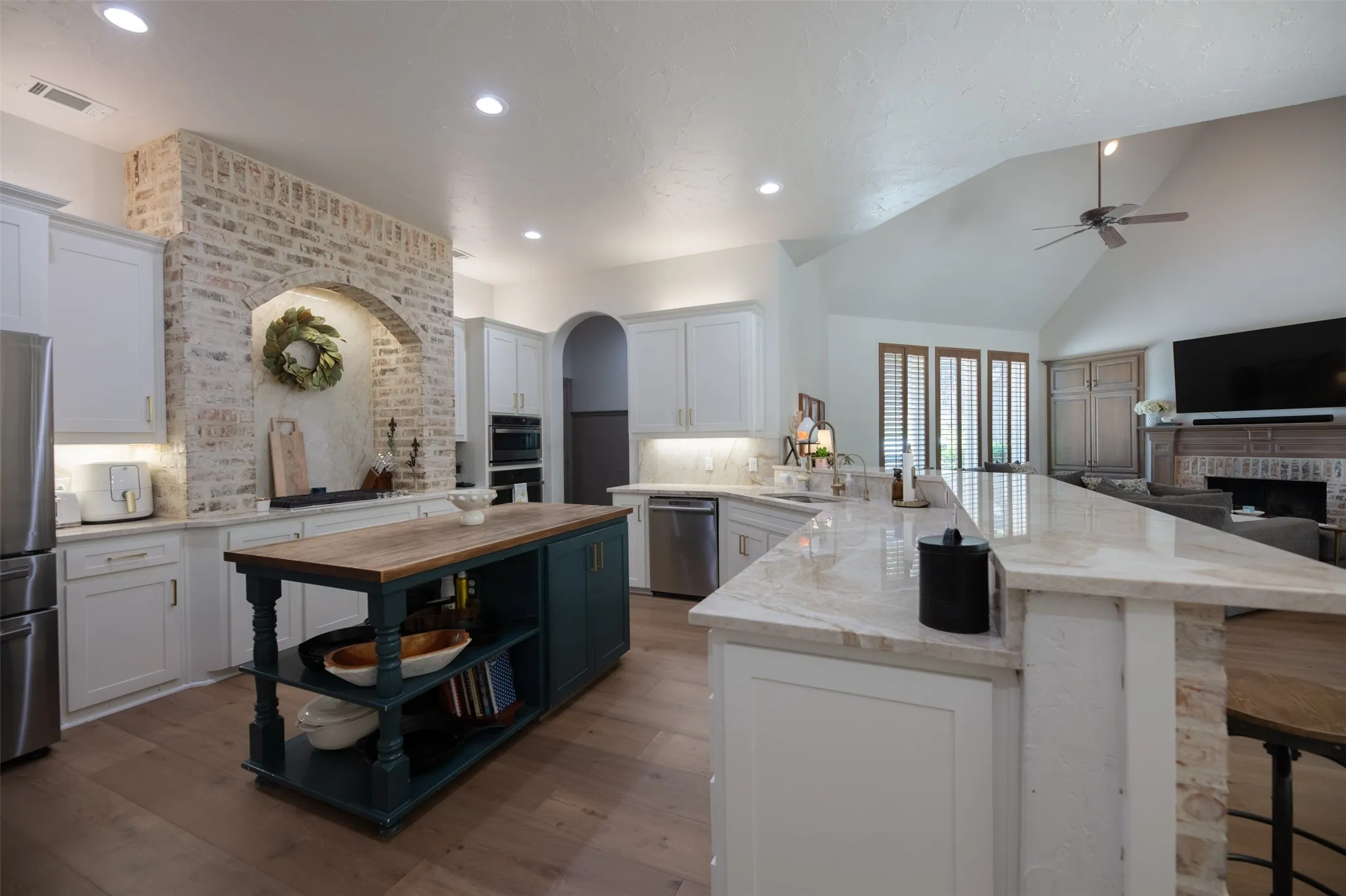 Single Family Residence For Sale in Denton County , 805 Lake Breeze Drive, Highland Village, Texas 75077, 4 Bedroom, 4 Bathroom, 3 Garage spaces, 3,566 Sqft, built in 1998, mls#21339901, Real Estate Agent in Highland Village, Homes For Sale in Denton county, Homes For Sale in Highland Village, Realtor in Highland Village Texas, Real Estate Brokerage Independent Realty Texas, Luminita Cordes Realtor