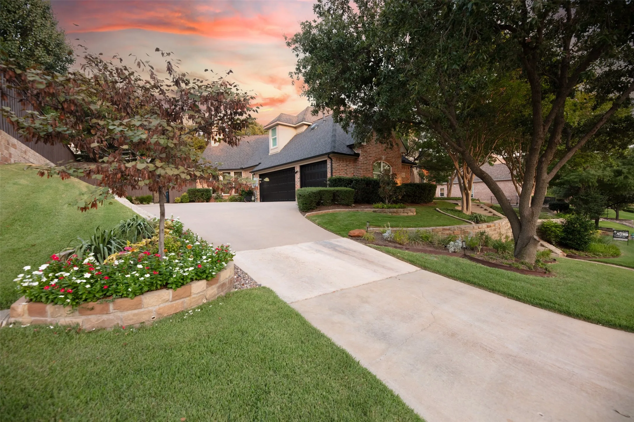 Single Family Residence For Sale in Denton County , 805 Lake Breeze Drive, Highland Village, Texas 75077, 4 Bedroom, 4 Bathroom, 3 Garage spaces, 3,566 Sqft, built in 1998, mls#21339901, Real Estate Agent in Highland Village, Homes For Sale in Denton county, Homes For Sale in Highland Village, Realtor in Highland Village Texas, Real Estate Brokerage Independent Realty Texas, Luminita Cordes Realtor