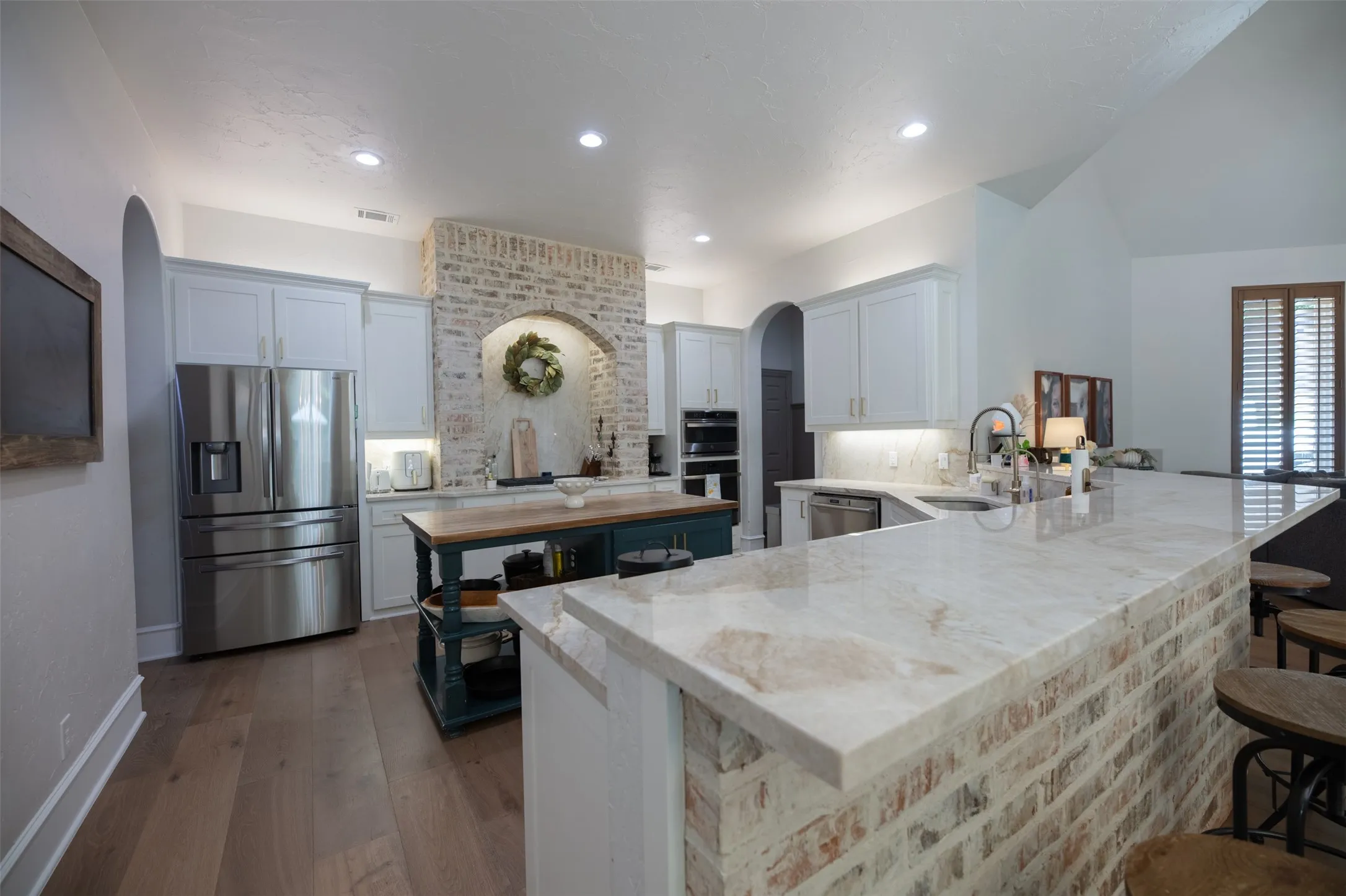 Single Family Residence For Sale in Denton County , 805 Lake Breeze Drive, Highland Village, Texas 75077, 4 Bedroom, 4 Bathroom, 3 Garage spaces, 3,566 Sqft, built in 1998, mls#21339901, Real Estate Agent in Highland Village, Homes For Sale in Denton county, Homes For Sale in Highland Village, Realtor in Highland Village Texas, Real Estate Brokerage Independent Realty Texas, Luminita Cordes Realtor